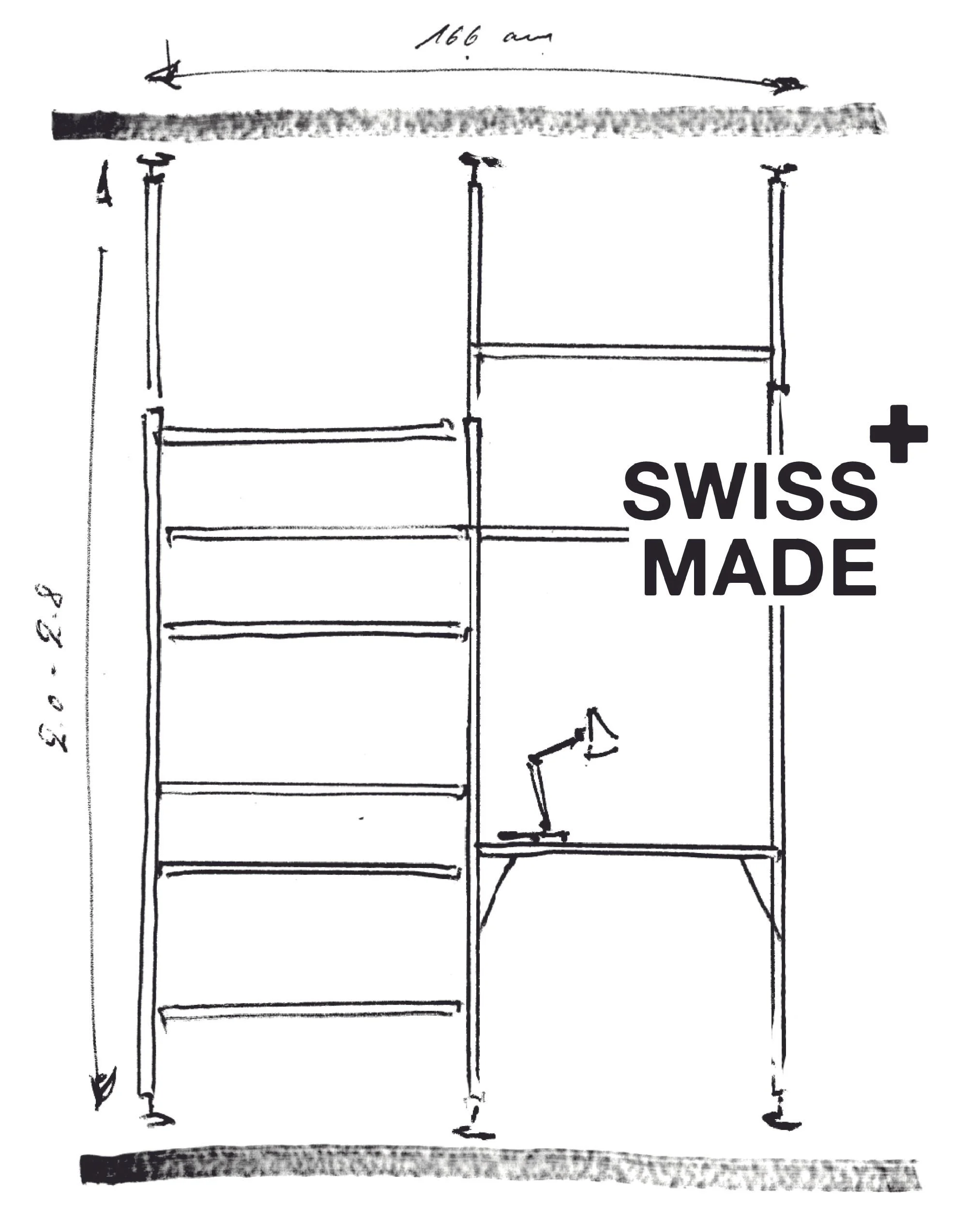 Skizze eines Holzregals mit mehreren Ebenen, einem Schreibtisch mit Schreibtischlampe, Text 'Swiss Made' und Maßangaben in Zentimetern.