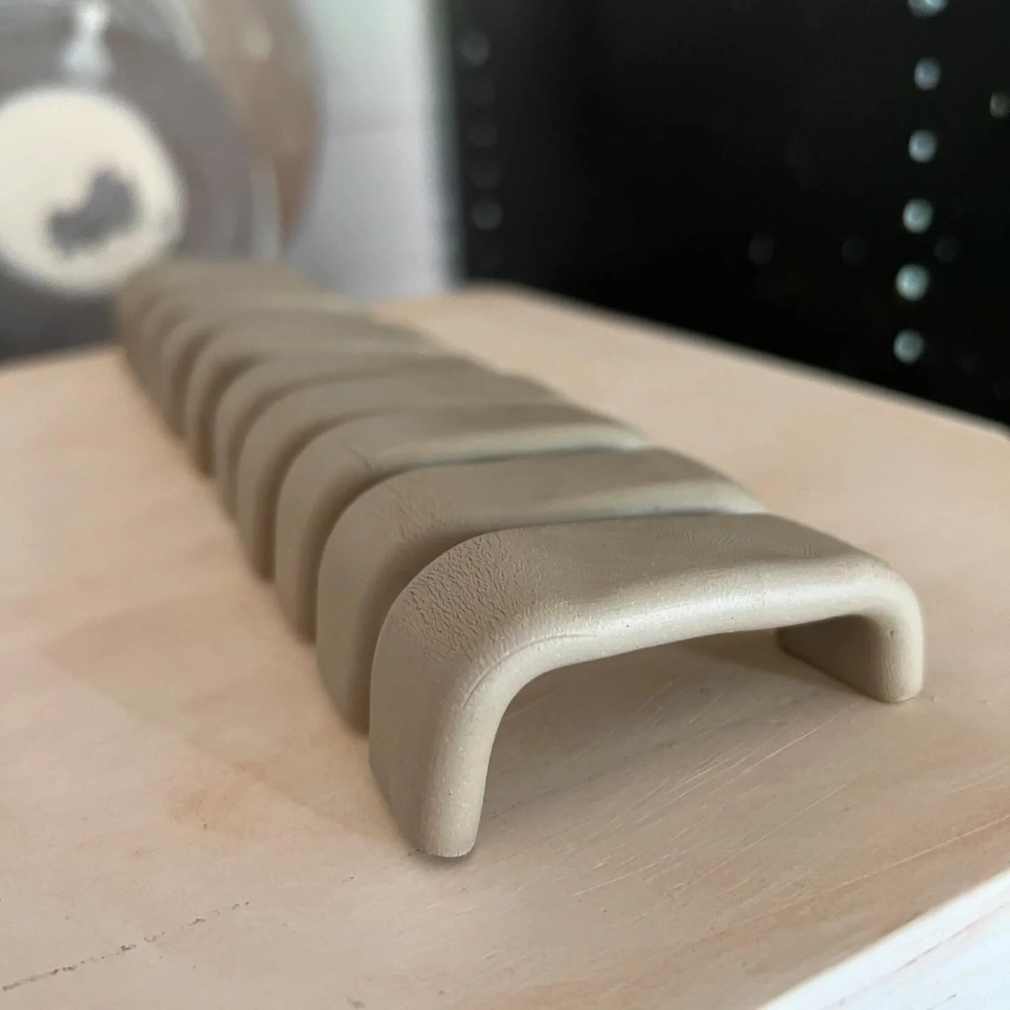 Honestly, I hate pulling handles. I find it boring and can never get the clean lines I want. Cue this hand extruder with handle dies from @oldforgecreations! Not every extrusion is perfect but enough are to get a set of matching handles fairly quickl