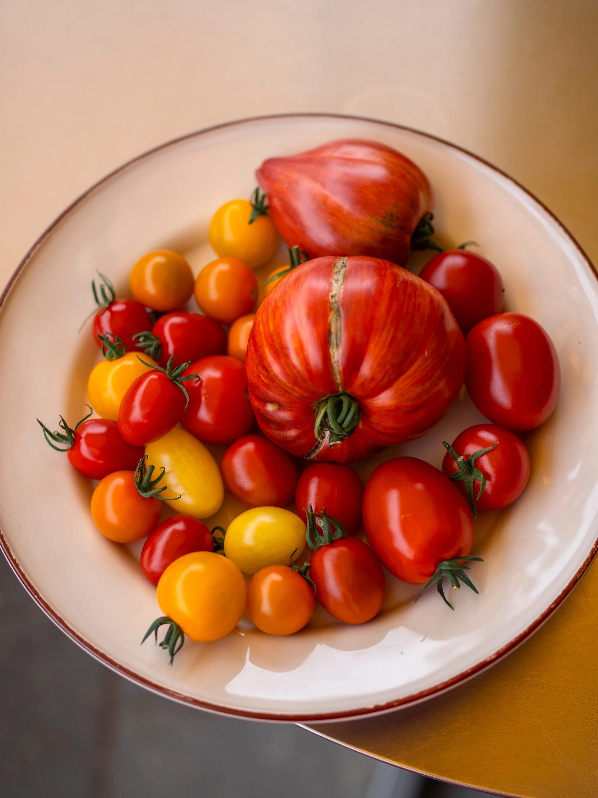 Peak season for Danish tomatoes. Long summer days, slow ripening, and all the sweetness that comes with it.
Now on the menu at Mirabelle. ❤️🍅

Tomatoes grown by @gartneritoftegaard