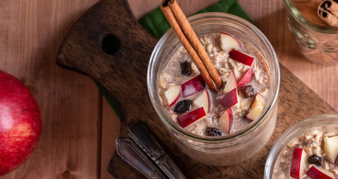 Appeltaart-in-een-kom: Warme Yoghurt Bowl met Kaneel, Havermout en Noten