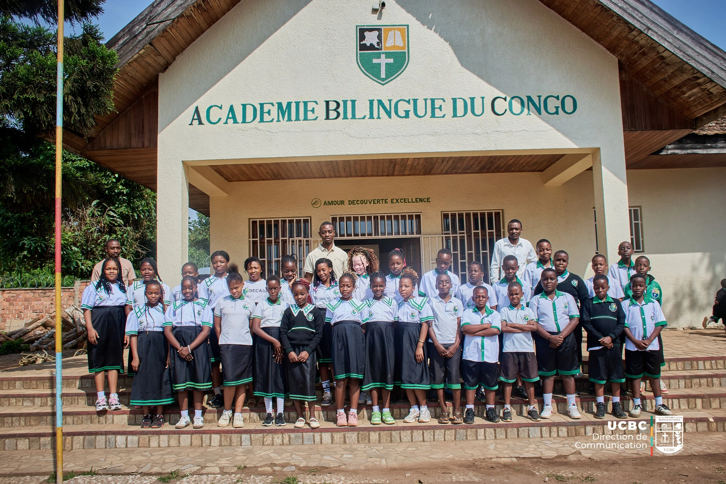 Primary school class outside of Académie Bilingue du Congo
