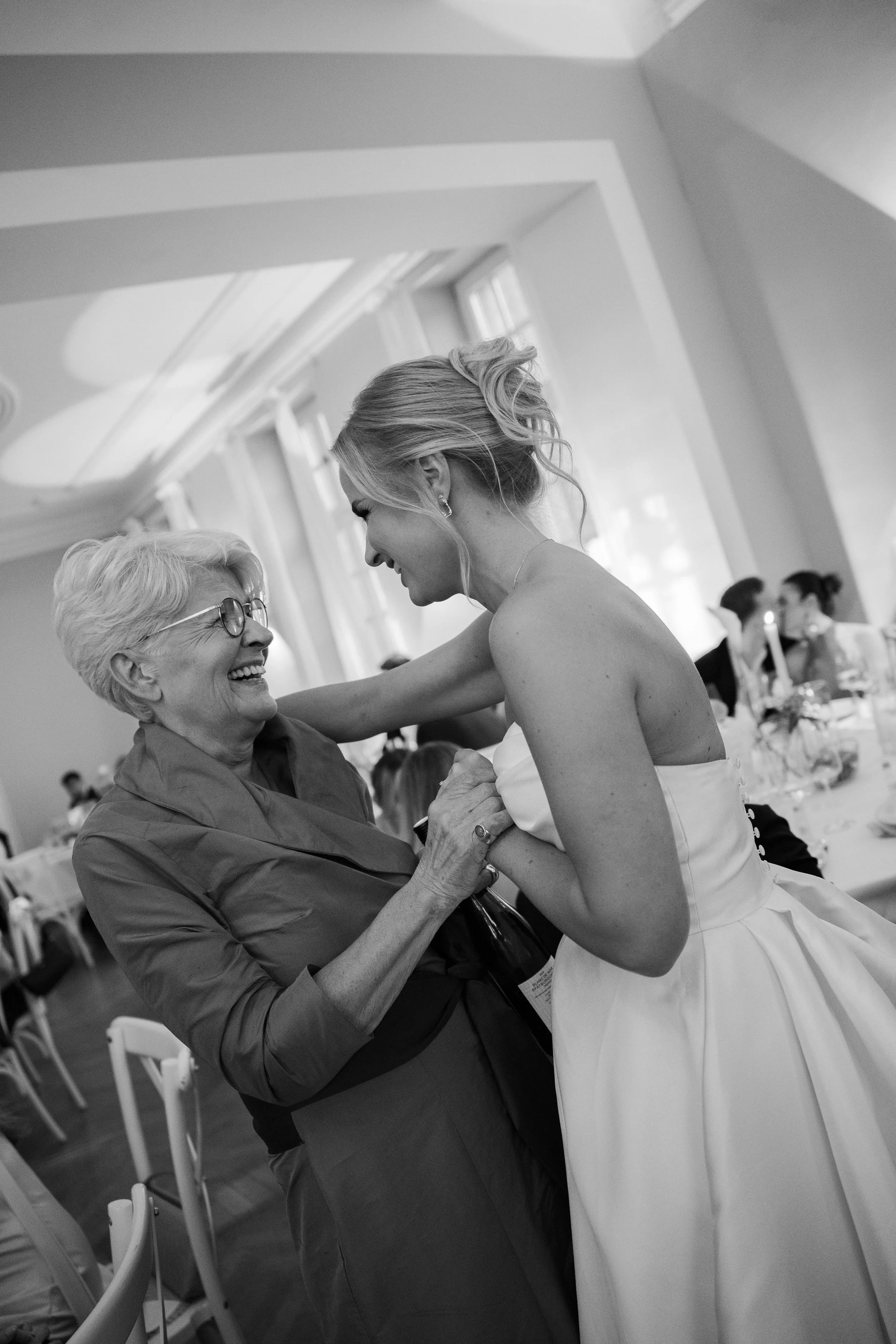 75 - hochzeit_schlossdiersfordt_henrikemichel_elenapetersfotografie (937 von 1165).jpg