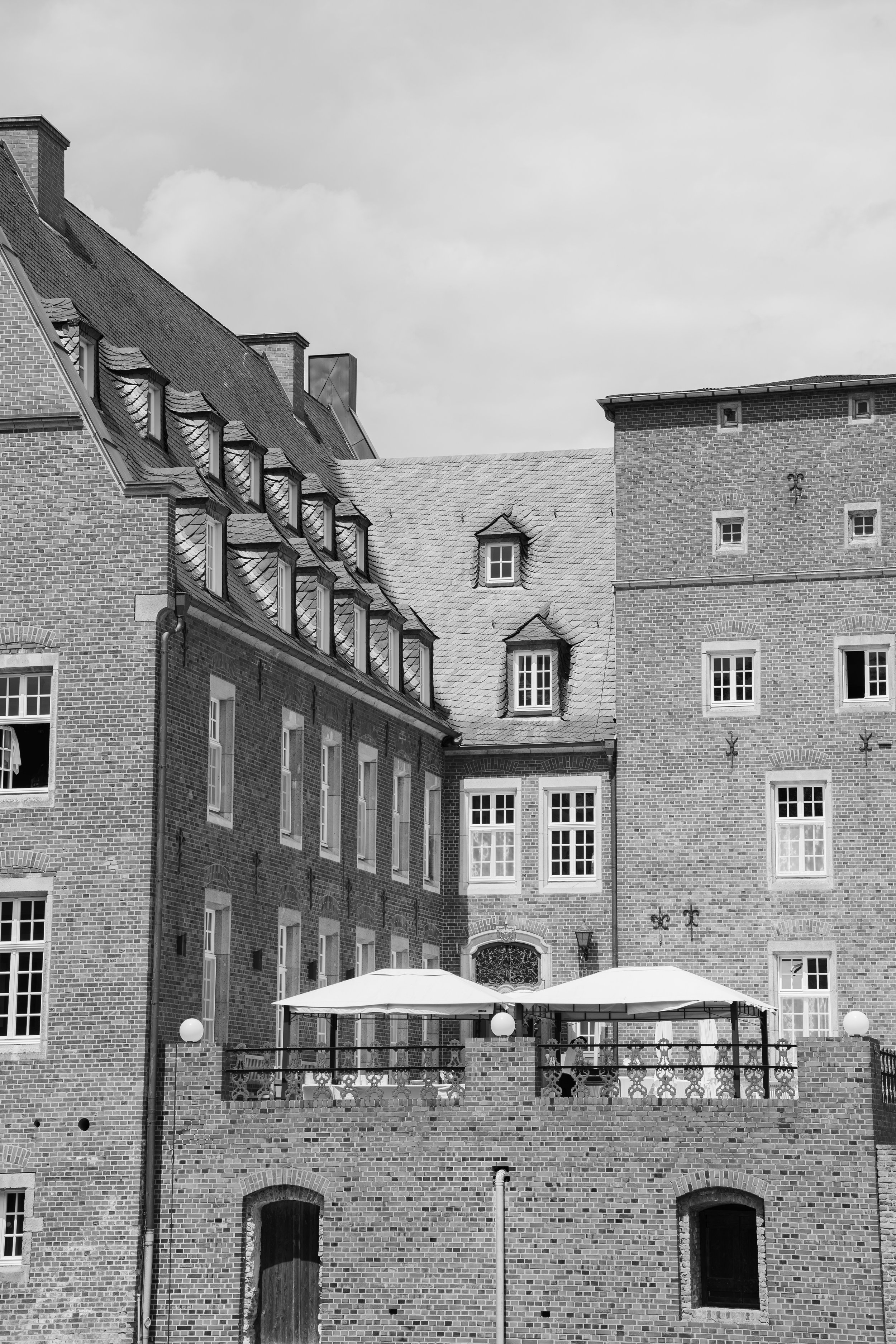 2 - hochzeit_schlossdiersfordt_henrikemichel_elenapetersfotografie (7 von 1165).jpg