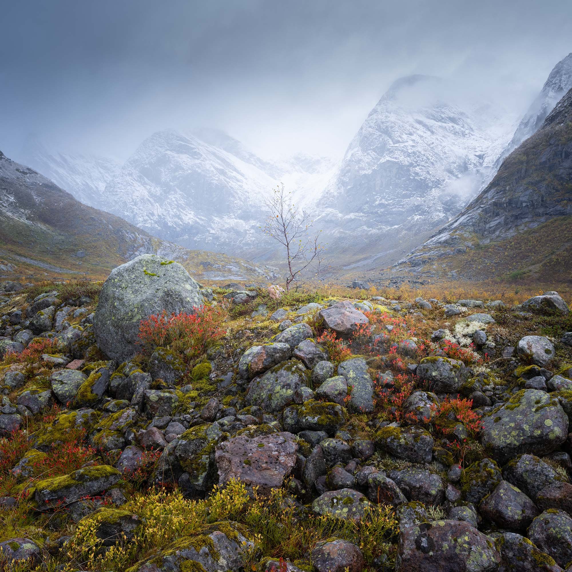When-autumn-meets-winter_Jostedalsbreen.jpg