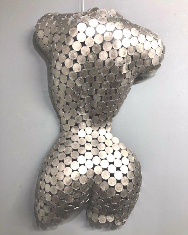 Life-size torso sculpture created from welded 10p coins 🎨💰

#ArtisticCreations  #Art #Sculpture #CoinArt #MetalArt #HomeDecor #Handcrafted #WallArt #SculptureLovers #ArtisticCreations