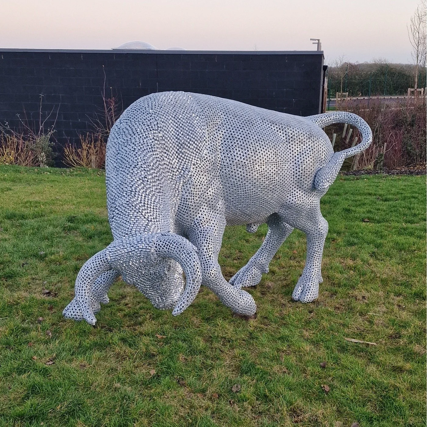 Built from 14,000 nuts and over 50,000 welds, this Nut Bull came together one piece at a time... 🔩👨&zwj;🏭

From the first tack welds in the studio, through grinding, cutting, strengthening, shot blasting, galvanising and finally powder coating, ev