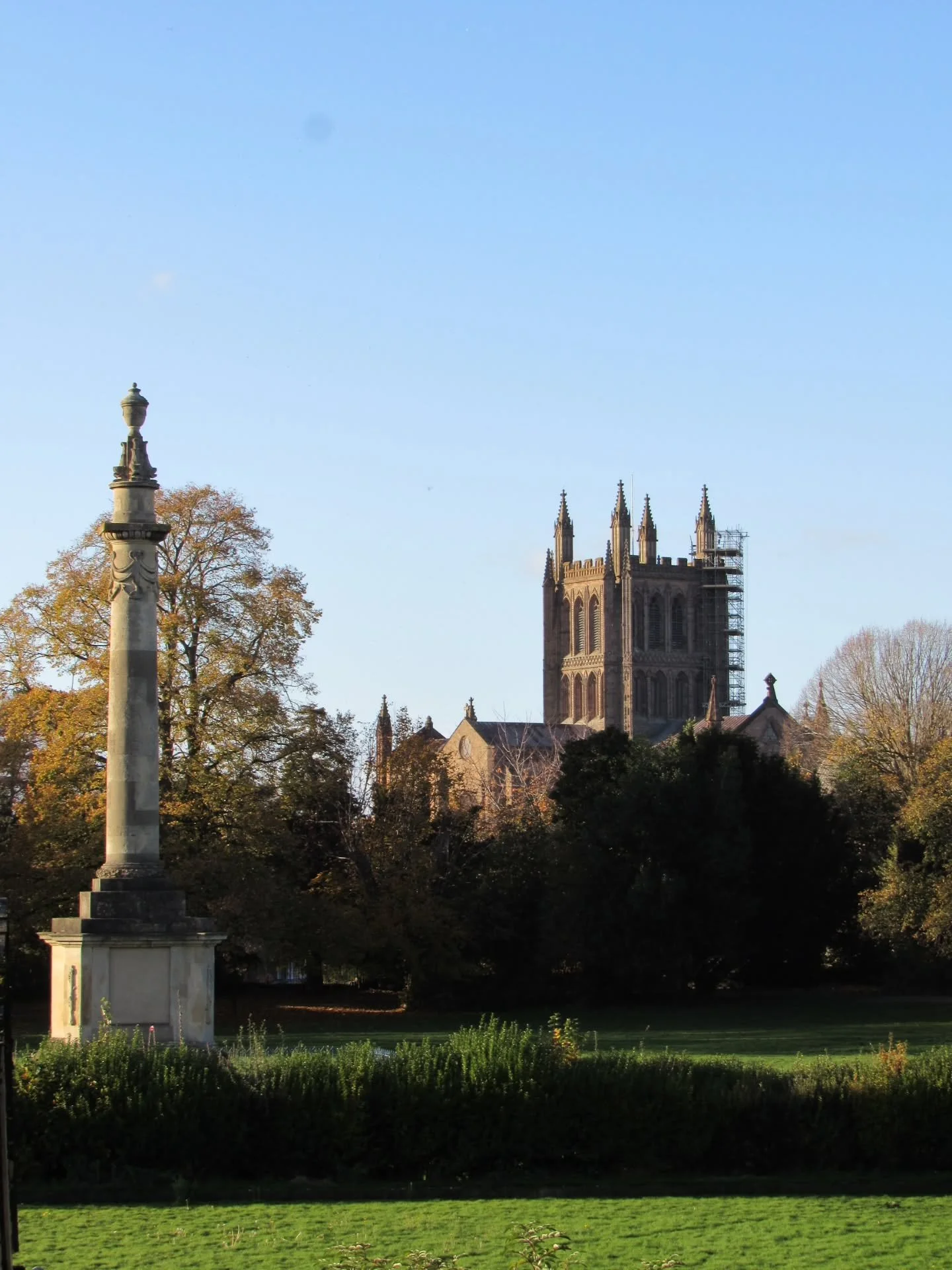 Went for a lovely amble around Hereford this afternoon in the golden Autumn sunlight. Every time I'm in the city, I'm reminded why I'm proud to call this place my hometown. 

Thought I'd share these in a light little post and let the images speak for