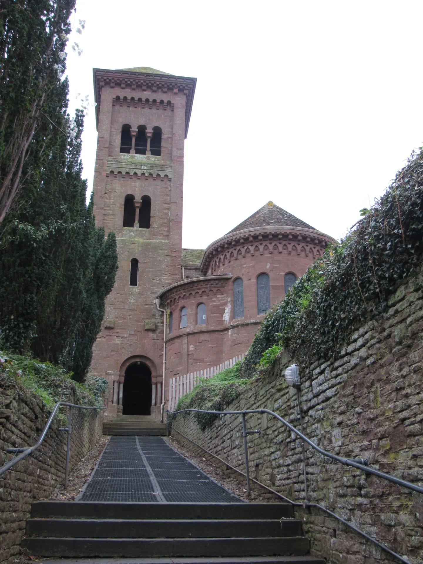 Spent a lovely Sunday afternoon today exploring some local churches with @narfcesca, during which we had to brave some rather unnerving country lanes. Obviously, being in Herefordshire, there were abundance of potholes, but my trusty steed (car) mana