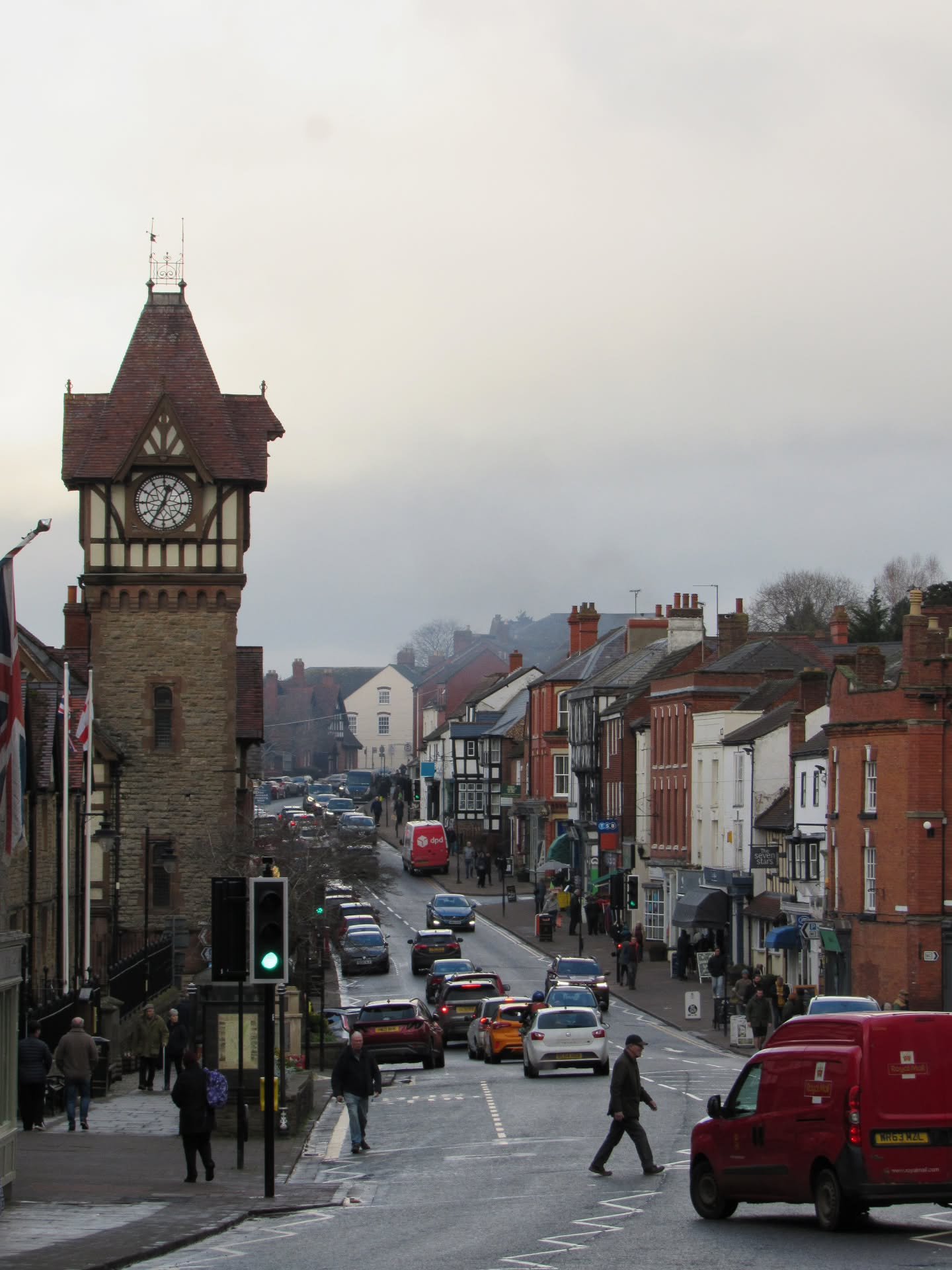 A misty view I snapped this afternoon in Ledbury, looking north up the High Street towards the Homend. Standing tall above everything else is the clock tower of the Barrett Browning Memorial Institute, built in 1896 to commemorate the poet Elizabeth 