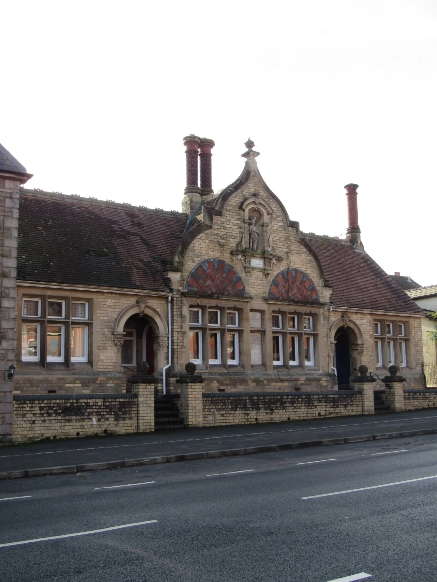 Standing on the Bargates is a set of four almshouses, founded by Hester Clark, a local widow, in 1735 to house women who had also lost their husbands and fallen on hard times.

They were rebuilt in 1874, with their present appearance having been desi