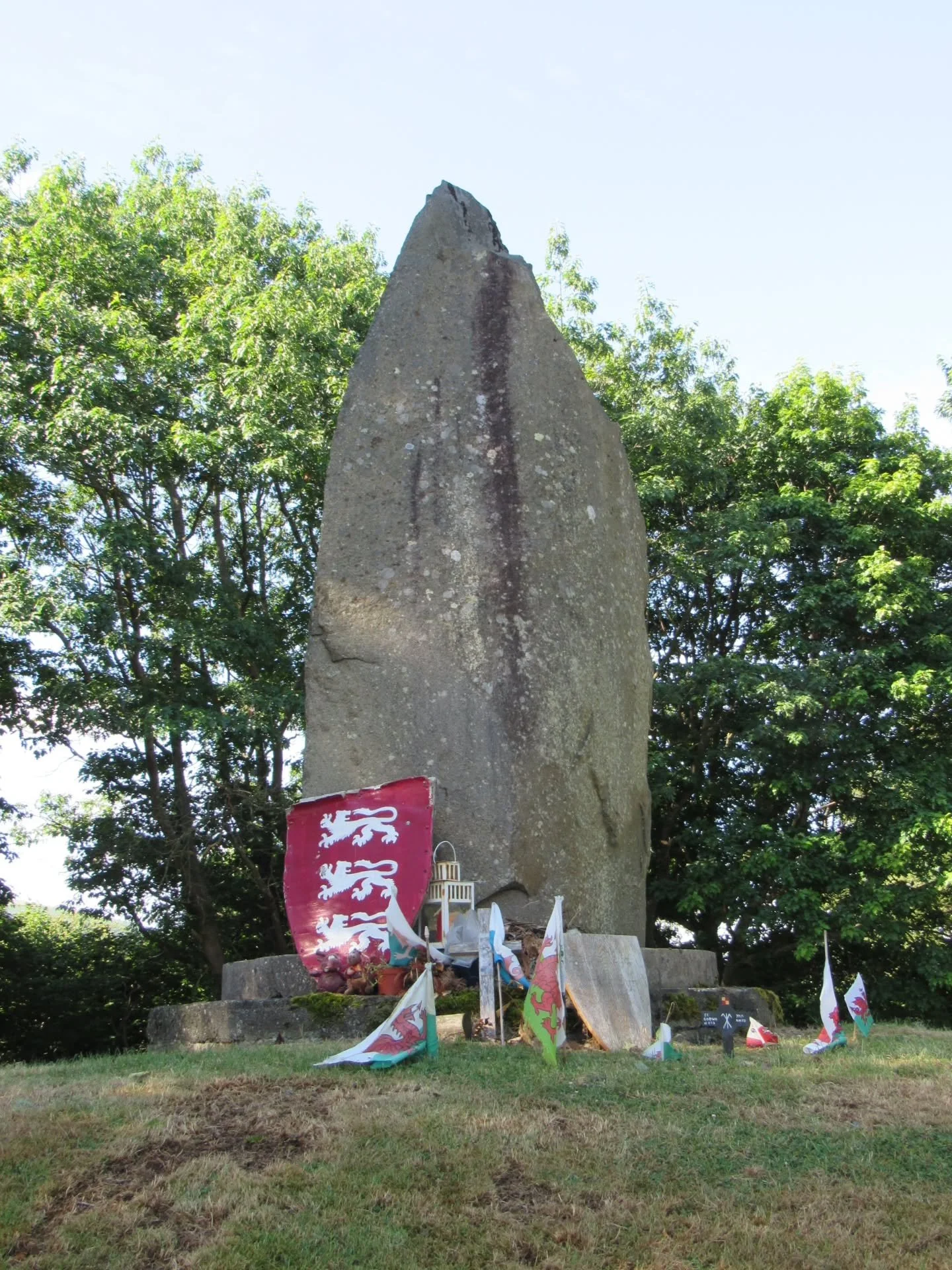 Just to the west of Builth Wells, in the village of Climery, stands a stone monument to Llywelyn ap Gruffudd, Prince of Wales, who is thought to have been killed near the spot in 1282.

Llywelyn was the ruler of the Kingdom of Gwynedd, and it was he 