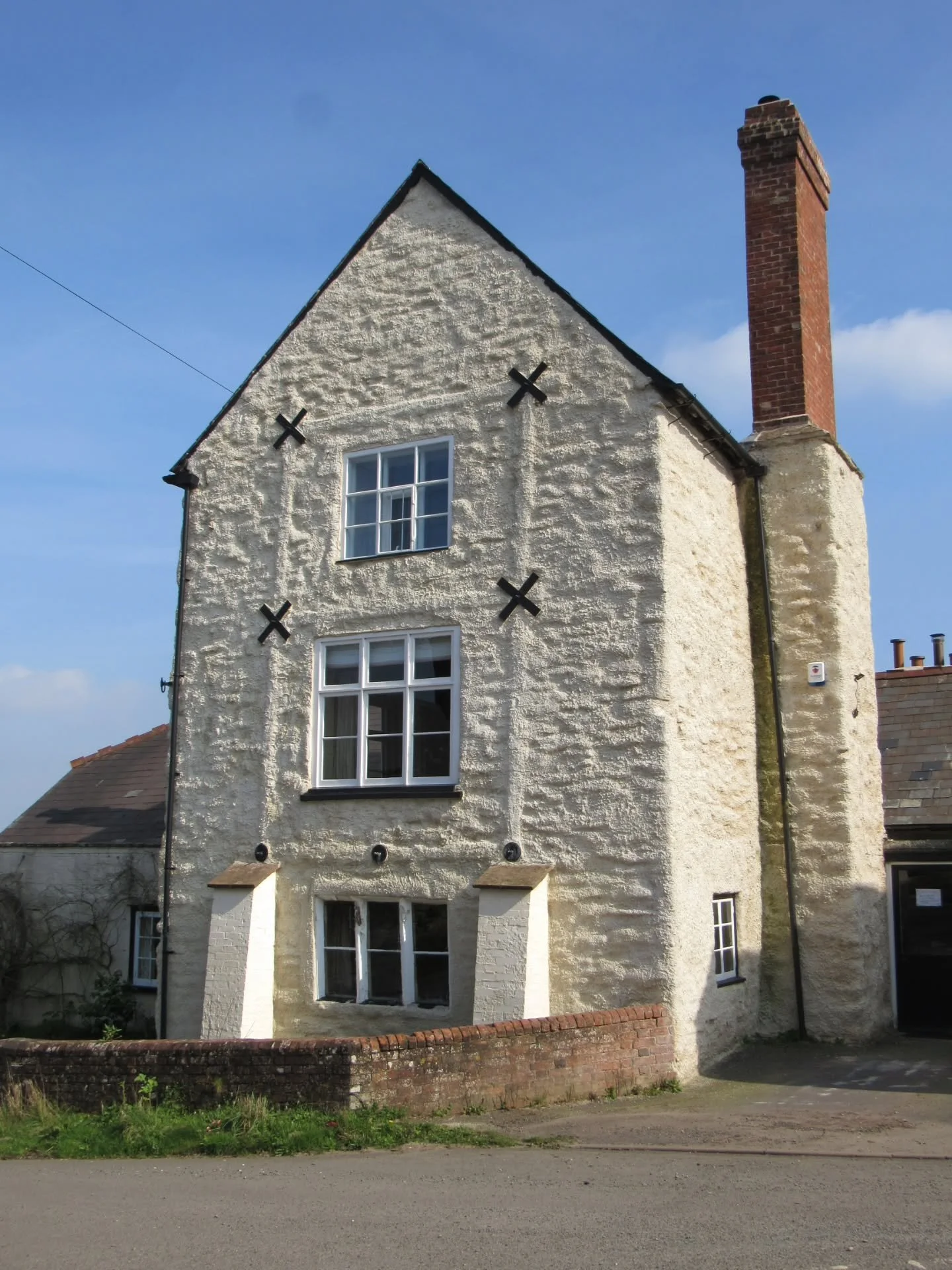 On my way home from Kempley on Saturday, I decided to stop by the village of Callow, just south of Hereford. Perched high on a hill, a brilliant view of the city can be had from here, and I have often admired its glittering lights whilst driving thro