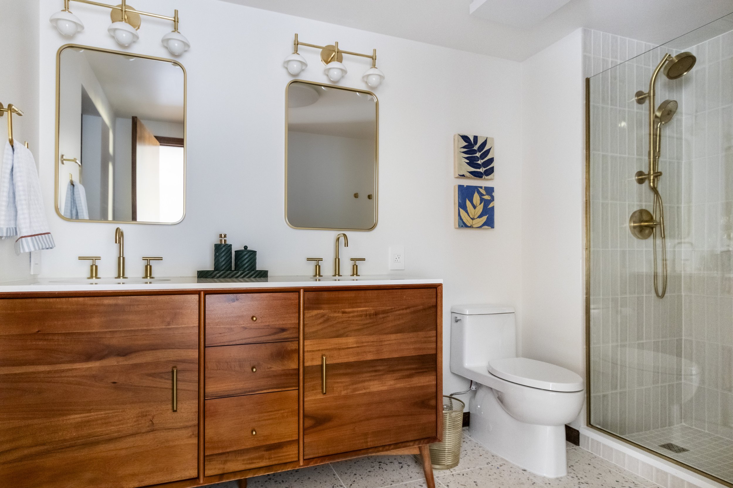 midcentury modern guest bathroom