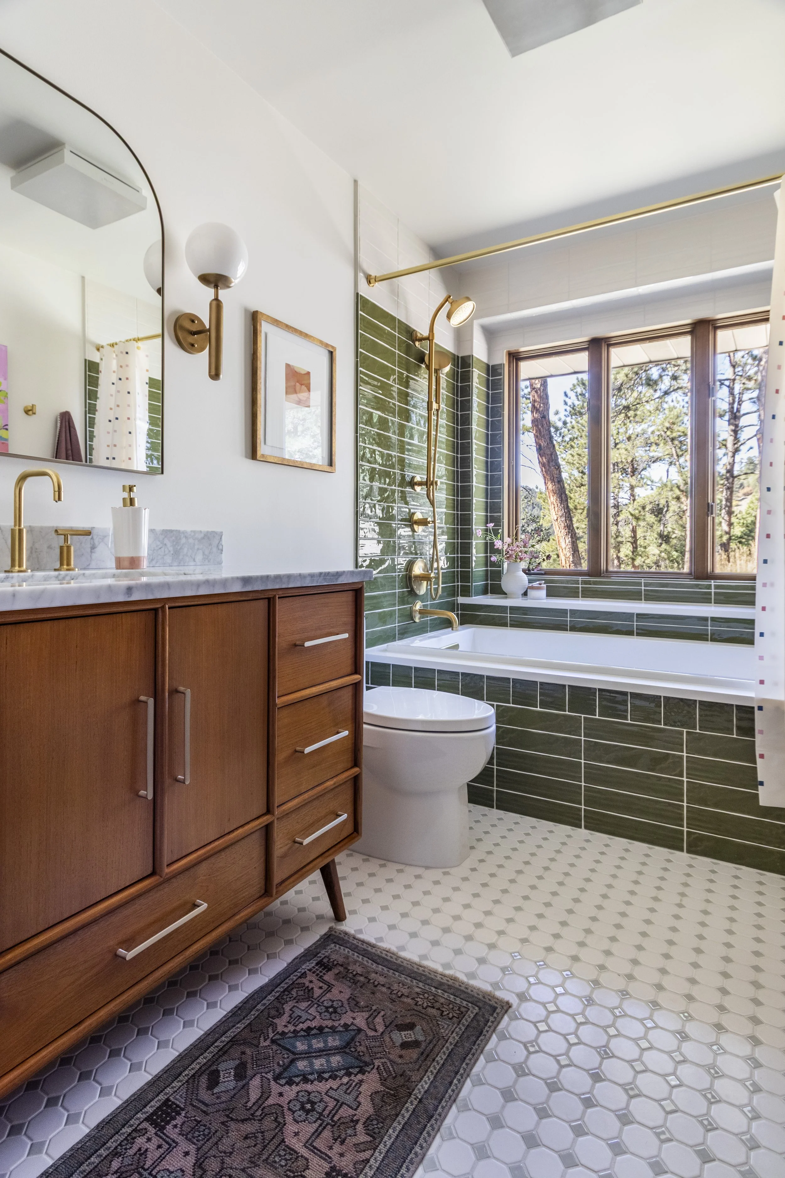Midcentury modern green bathroom