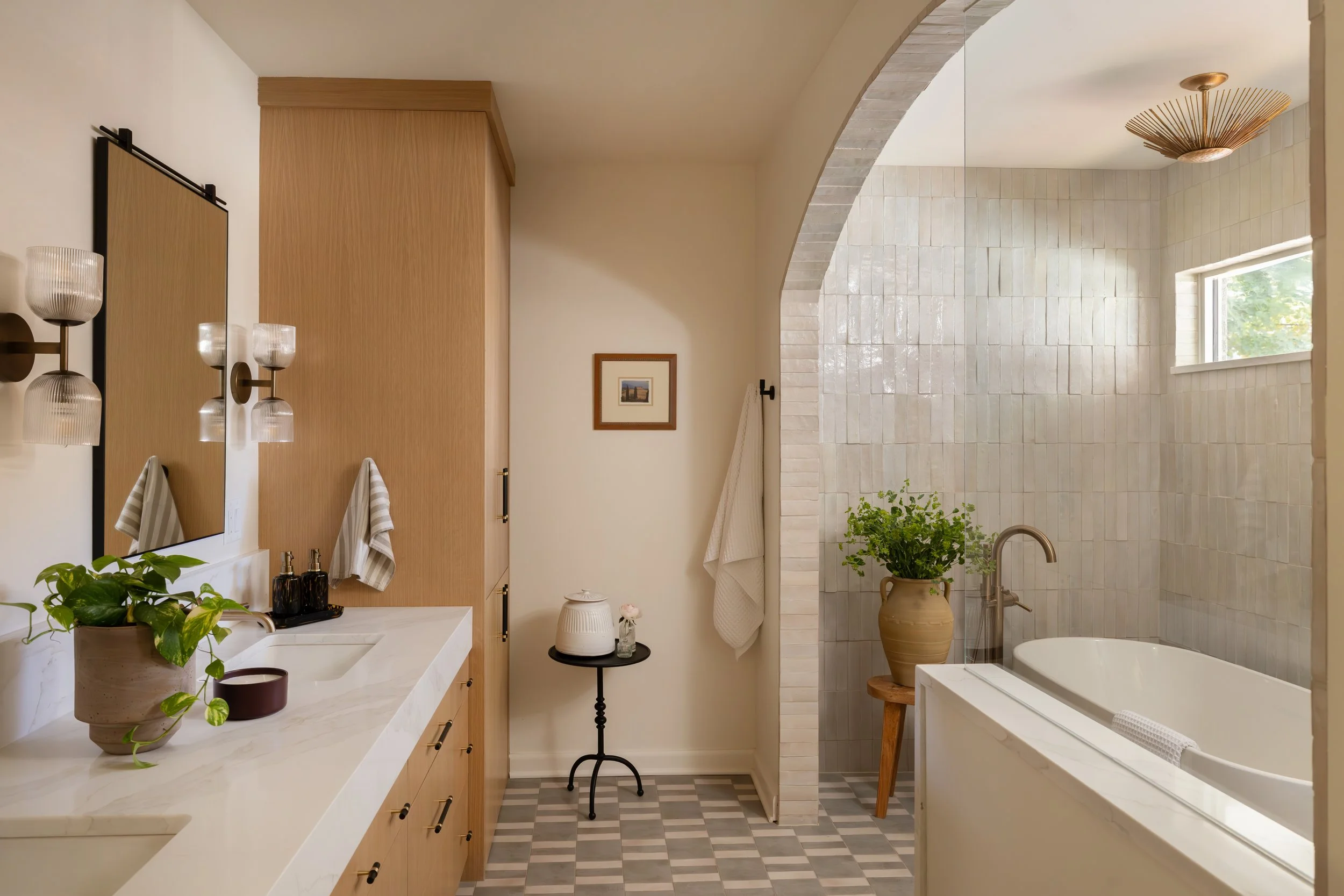 relaxing luxurious neutral primary bathroom