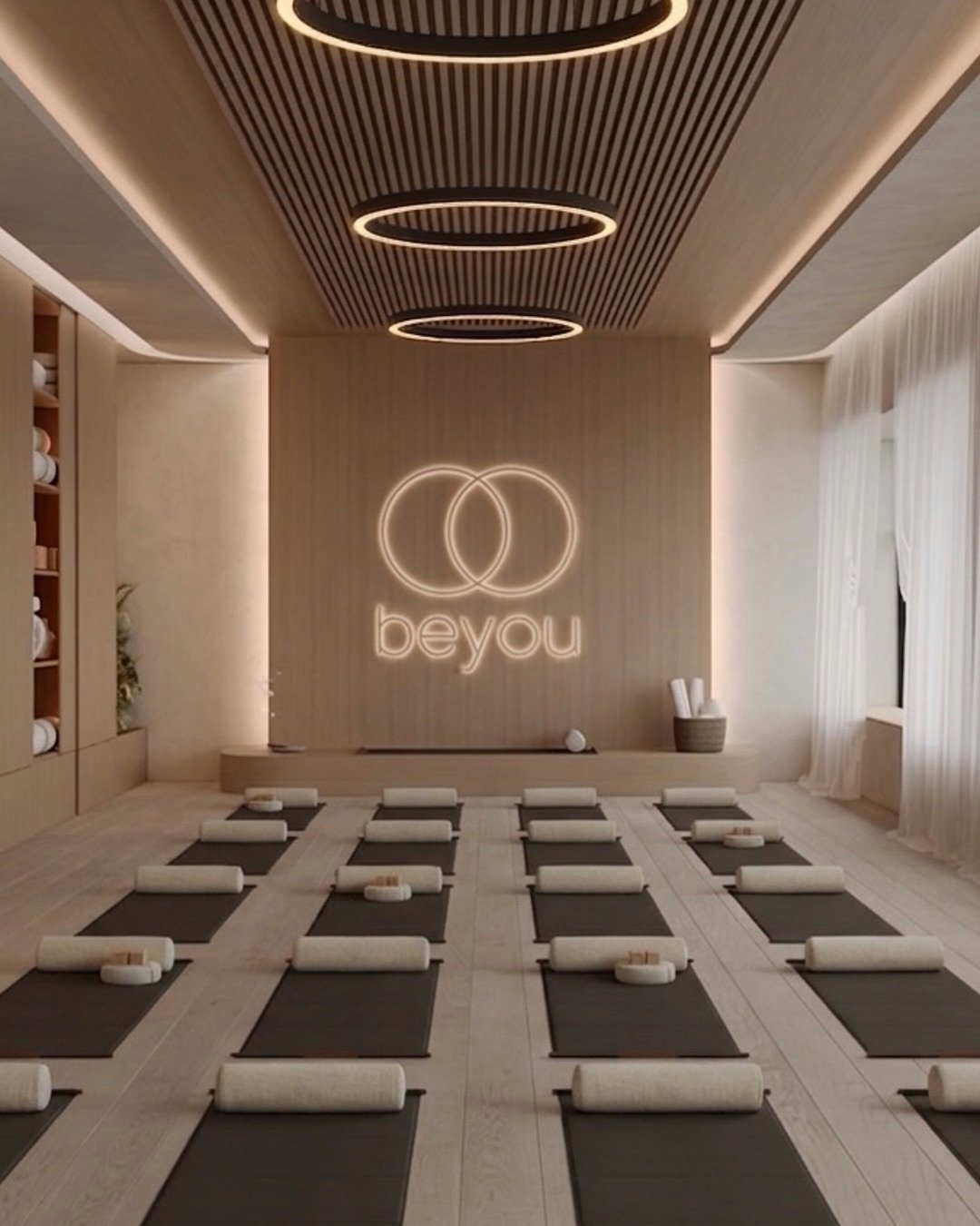 @beyoustudio___ je prostor, kter&yacute; měn&iacute; vn&iacute;m&aacute;n&iacute; pohybu a kde estetika přirozeně ovlivňuje, jak se c&iacute;t&iacute;te už při vstupu.
Hlavn&iacute;m &uacute;kolem @katerina_sindelarova_official bylo navrhnout barvy, 