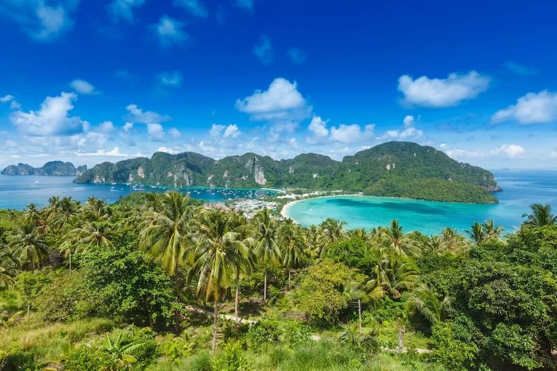 green-tropical-island-2024-10-13-08-04-10-utc.jpg