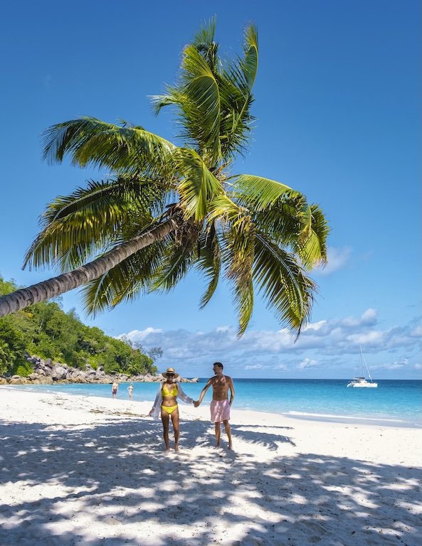 anse-georgette-praslin-seychelles-young-couple-me-2025-01-07-20-11-02-utc.jpg