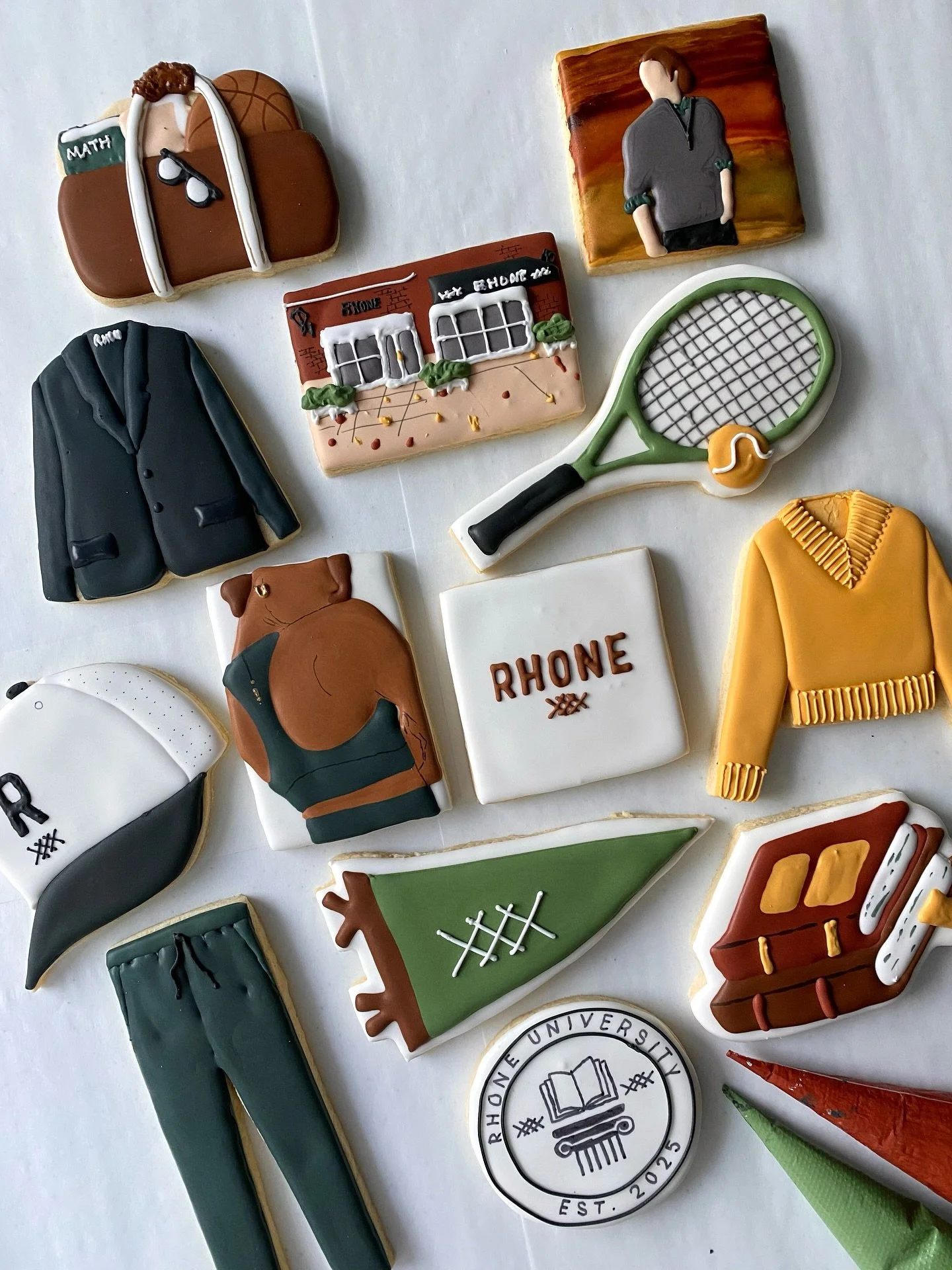🍂📚🏫 So honored to have worked with @rhone for their grand opening in Princeton @palmersquare !!! Since Princeton, NJ is the home of Princeton University, of course, they requested a warm ivy league feel to the set while still celebrating their ath