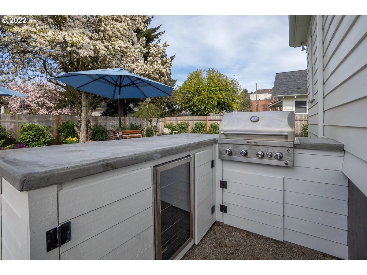 Broken Plan Living: The New Alternative to Open Concept in West Linn