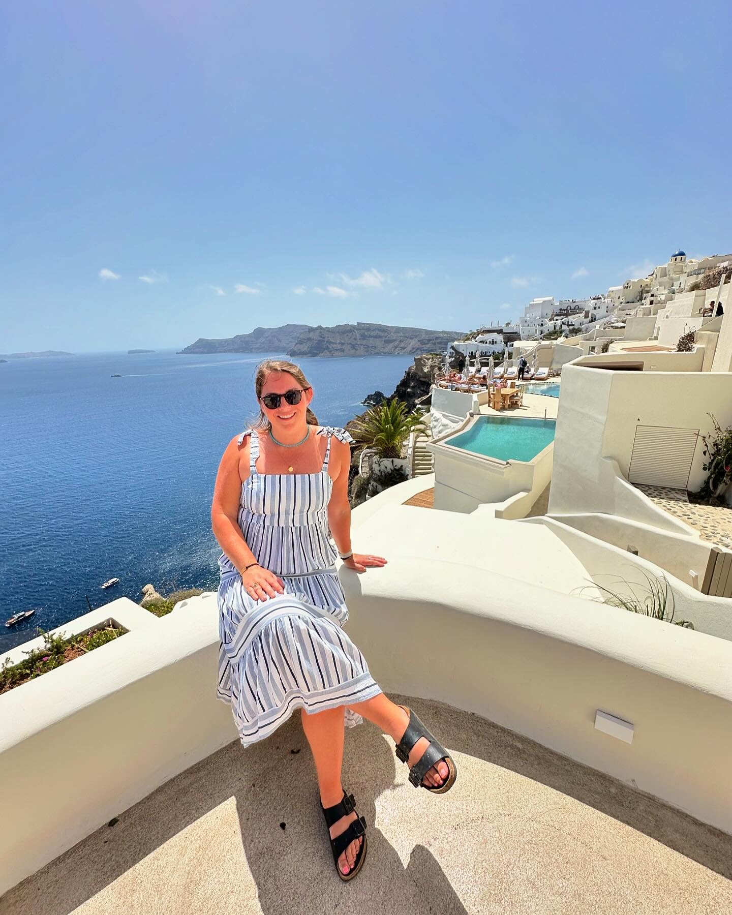 📍SANTORINI

Next up: the eternal crowd favorite, Santorini!

Santorini is a highly unique island, known for its whitewashed buildings and blue-domed churches overlooking dramatic cliffs and stunning sunsets! The iconic caldera was formed by one of t