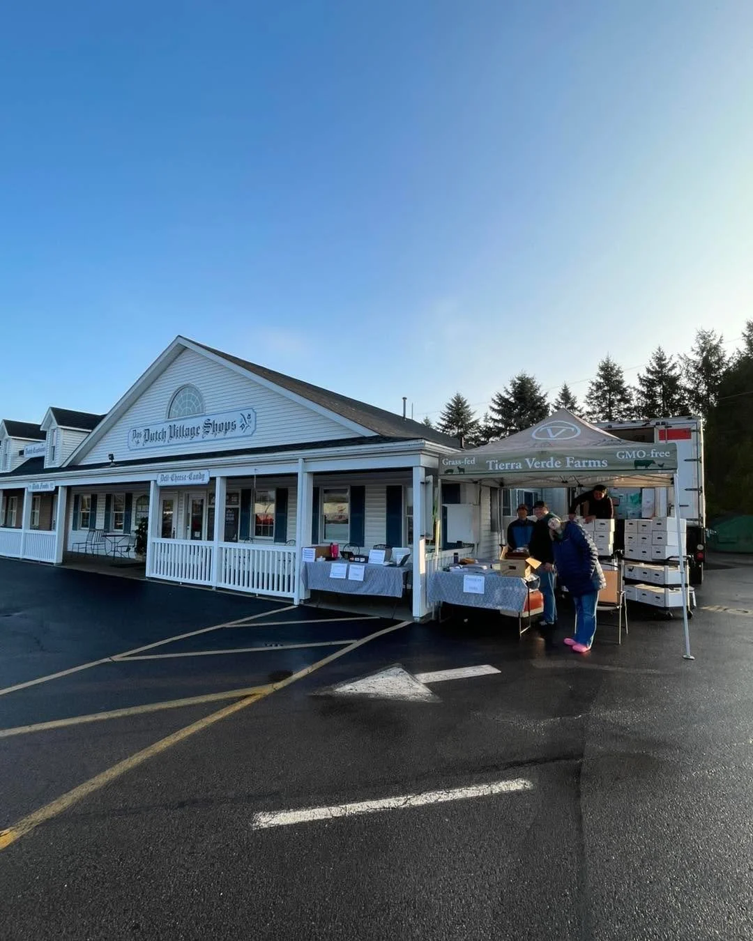 It&rsquo;s Turkey Distribution Day! We&rsquo;ve got coupons and recipes and samples&hellip; Come join the fun! #lamppostfarm #tierraverdefarms #HappyThanksgiving