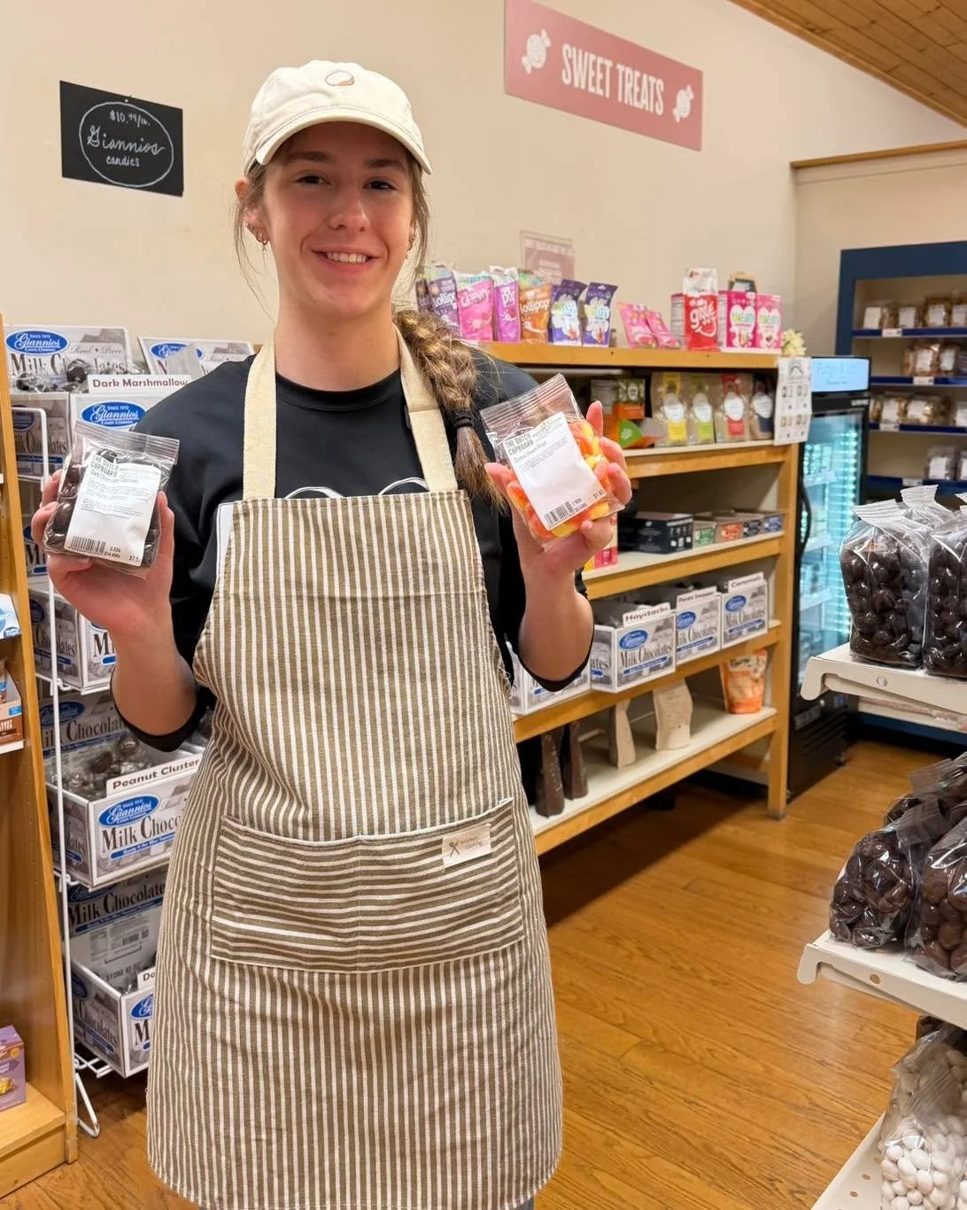 Lainy&rsquo;s Friday Favorites are Gummy Peach Rings and Dark Chocolate Cashews😋