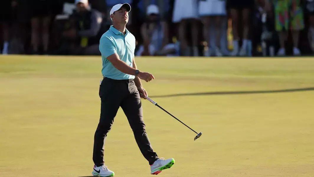 Rory McIlroy putting