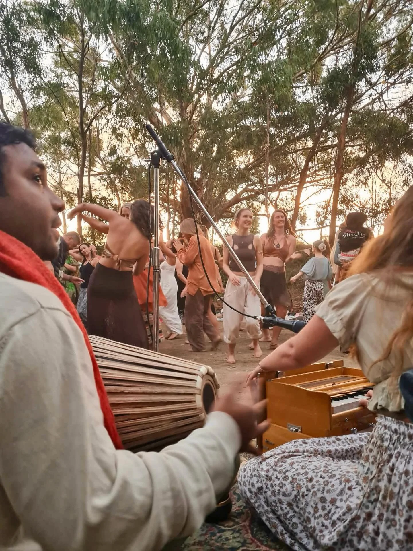 Last week for @adlfringe we explored two evenings of community, nature, mantra, music and dance ✨ at the beautiful @thefarmforwellbeing 

An offering of rememberance, of heart and of connection. 

Thank you @lu.of.earth for your devotion and co creat