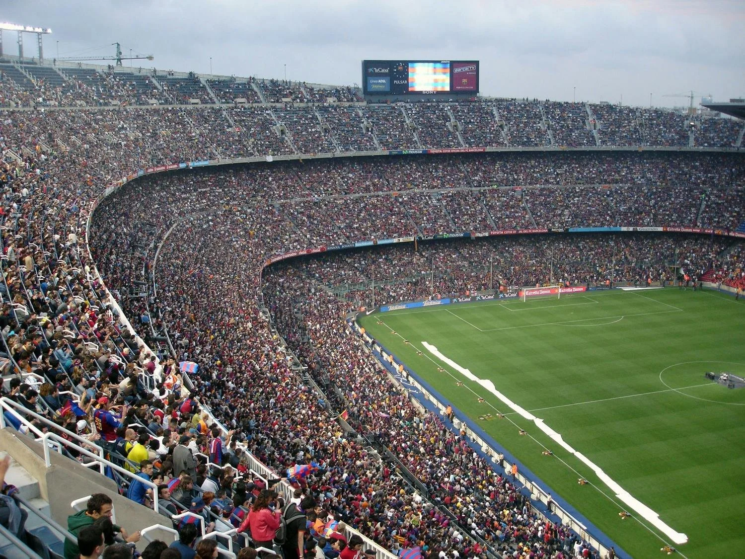 Barcelona 2-1 Eintracht Frankfurt – Jules Koundé's quickfire brace sees Barca bounce back on Camp Nou return