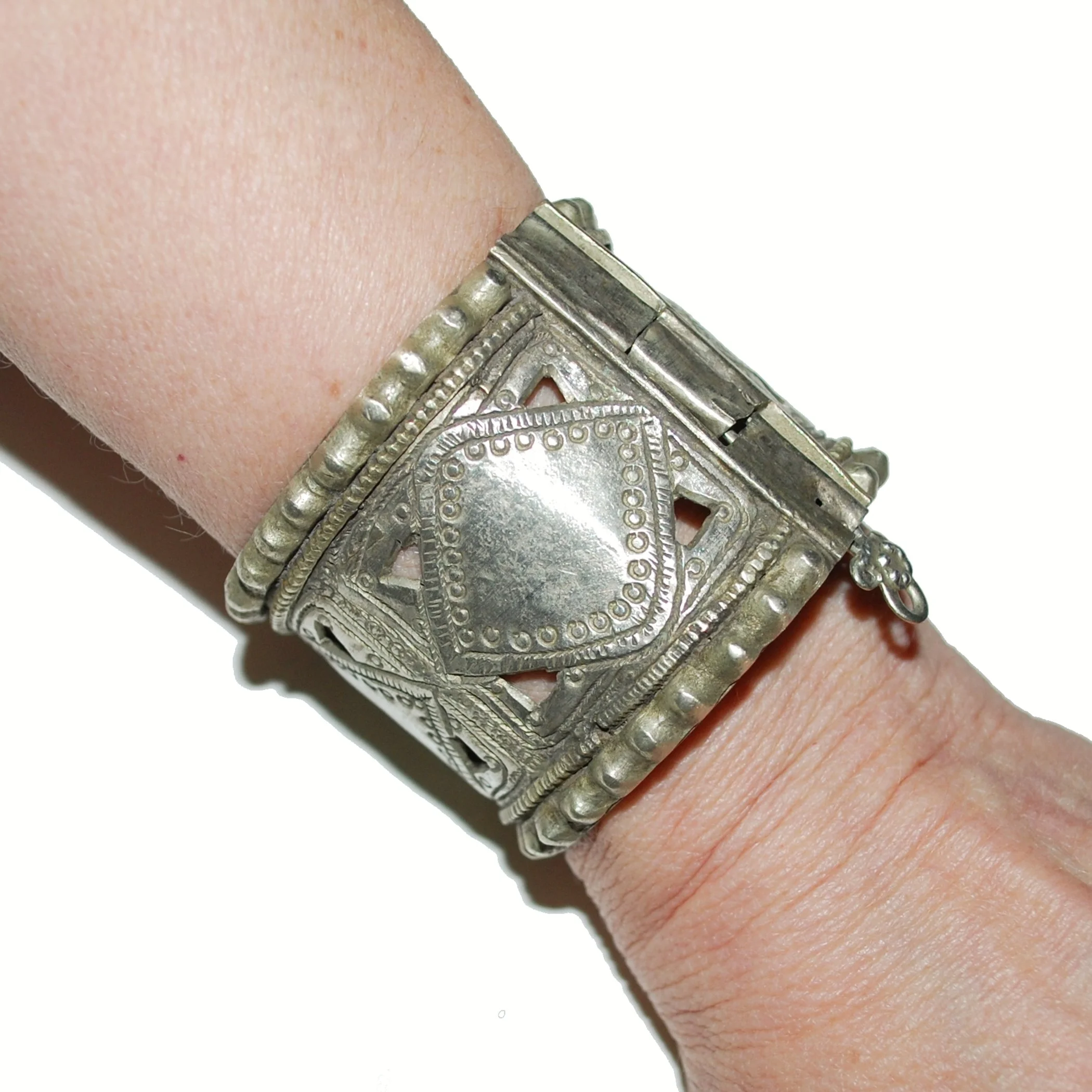 Vintage Kashmiri Cuff Bracelet - SINGLE - Tribal Mansehra Cuff - Belly Dance