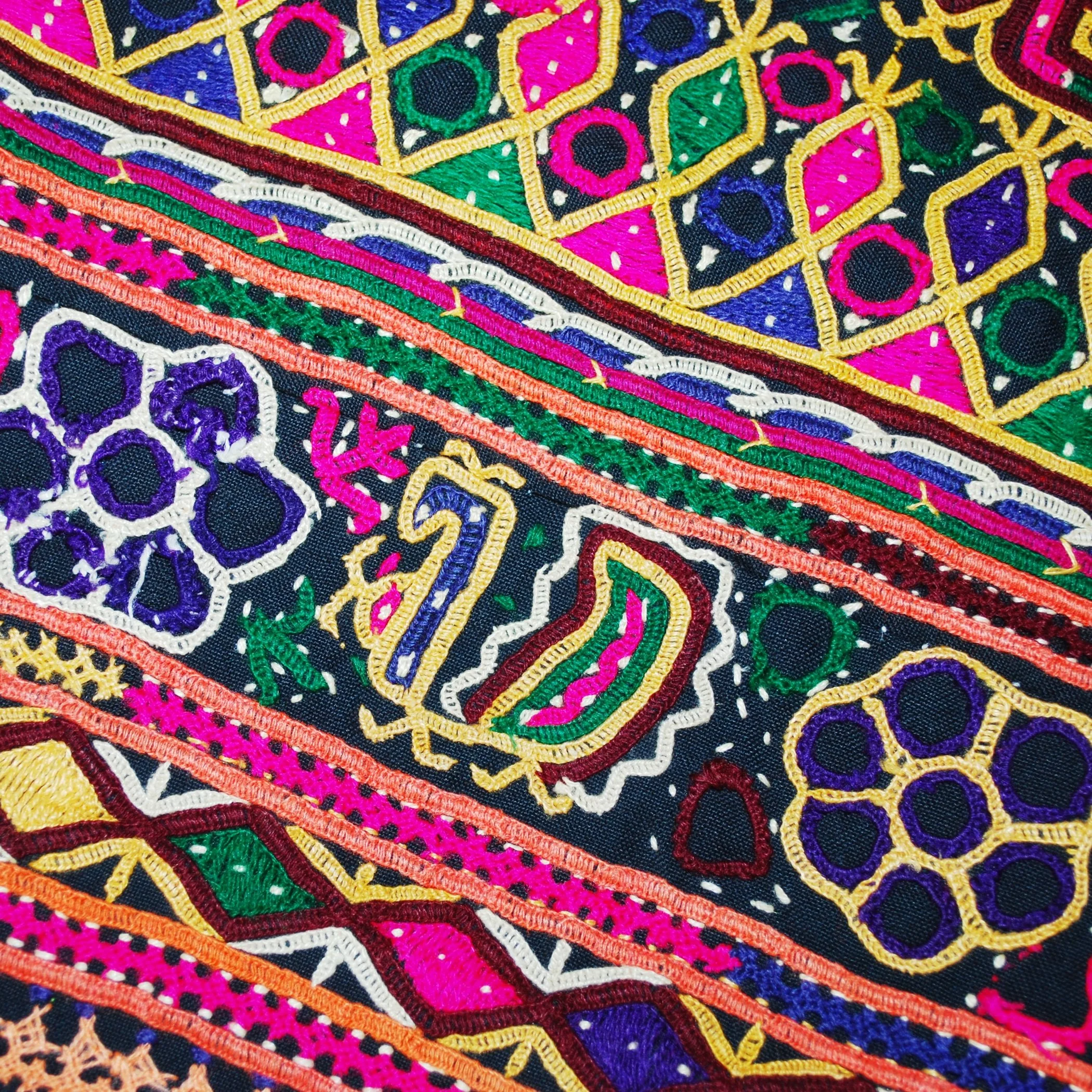 Banjara Embroidered Choli - XS Vintage Handmade Choli - Tribal Embroidery