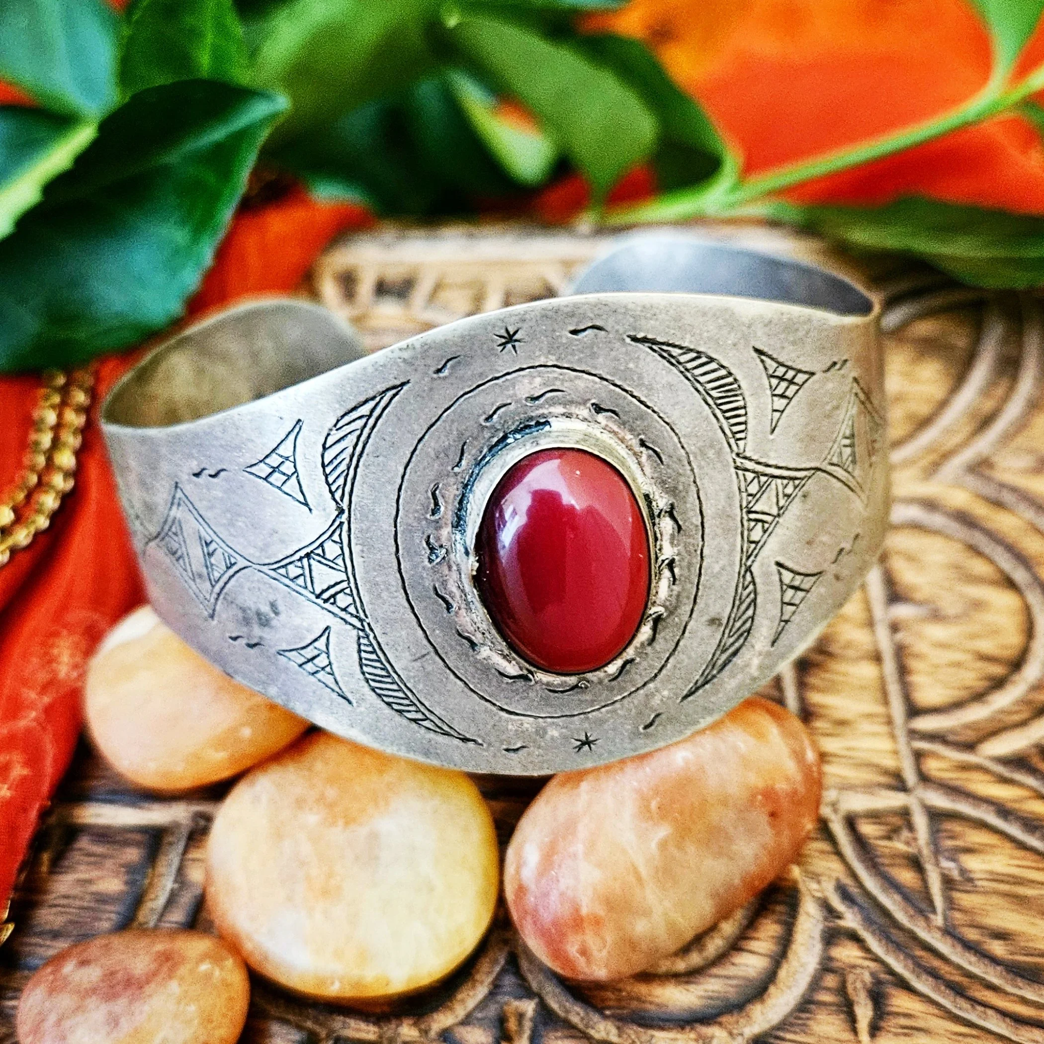 Tuareg Etched Cuff Bracelet with Jewel - Single - Dance Bracelet with Etched Design