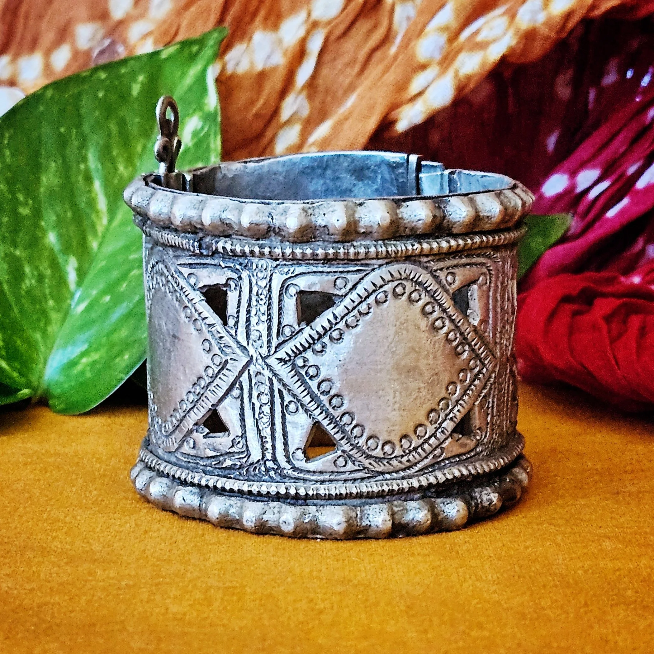 Vintage Kashmiri Cuff Bracelet - SINGLE - Tribal Mansehra Cuff - Belly Dance