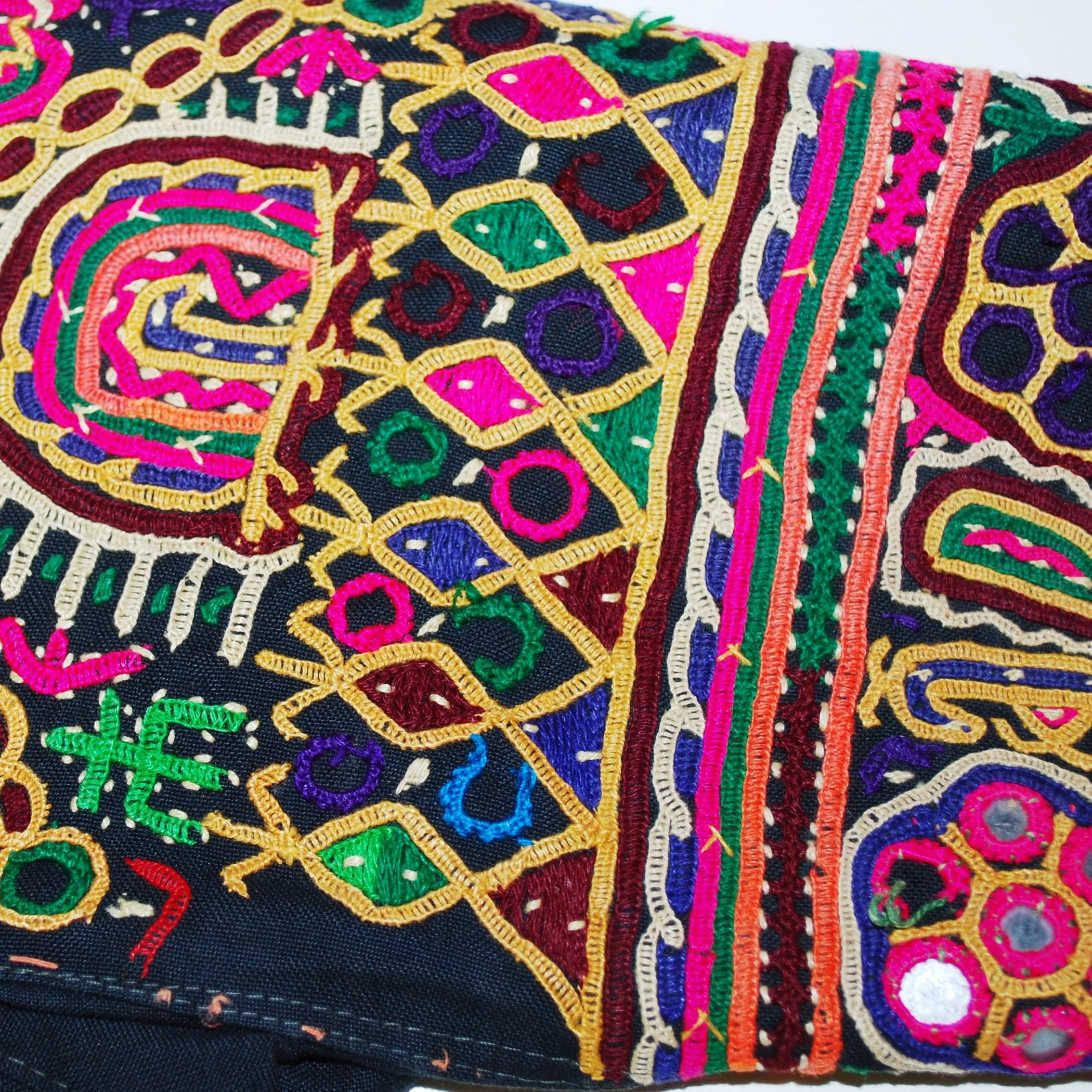 Banjara Embroidered Choli - XS Vintage Handmade Choli - Tribal Embroidery