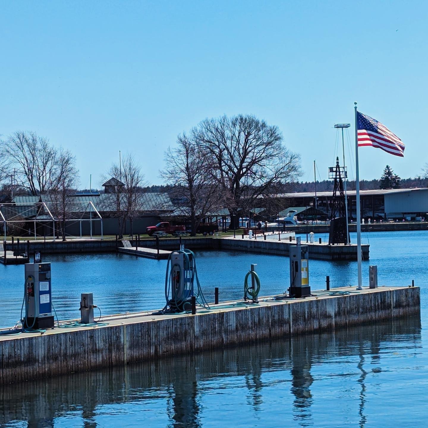 What a gorgeous weekend in April! 

As always, our fuel dock is available for your fueling needs.

While we are not manned daily yet, someone is always close by everyday between 7am to 6pm. After 6pm sales incur the after hours charge of $15. 

Simpl