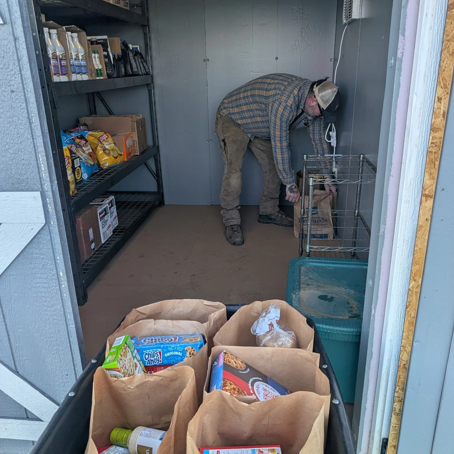 From store to door, RJM can help. 

CURBSIDE CARGO: clients order groceries and goods to be delivered to RJM, which can be picked up at the client's leisure at the fuel dock or at the street. 

WEEKLY CARGO DELIVERY: clients order groceries and goods