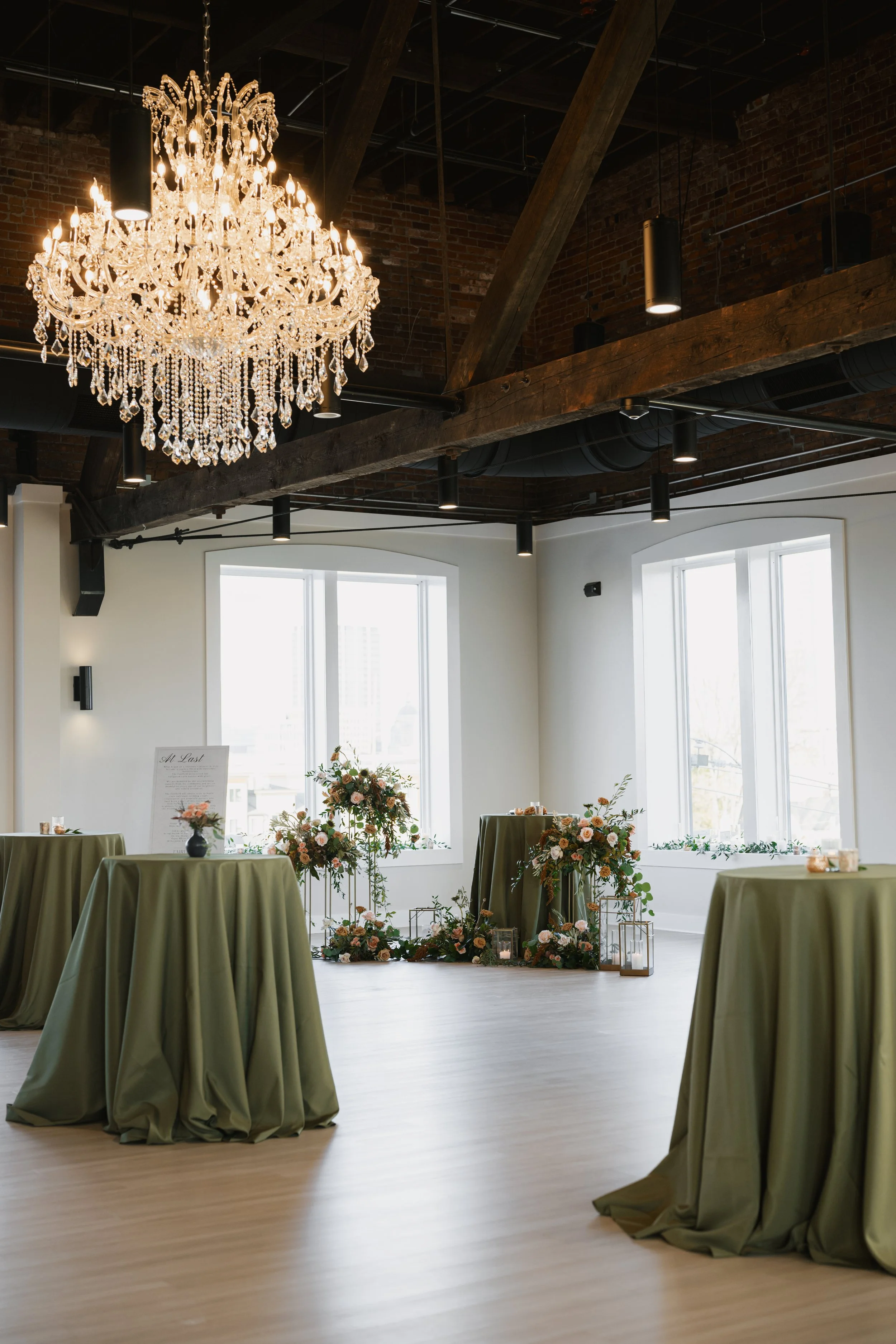 Historic fort wayne wedding | Beachweddingtips.com