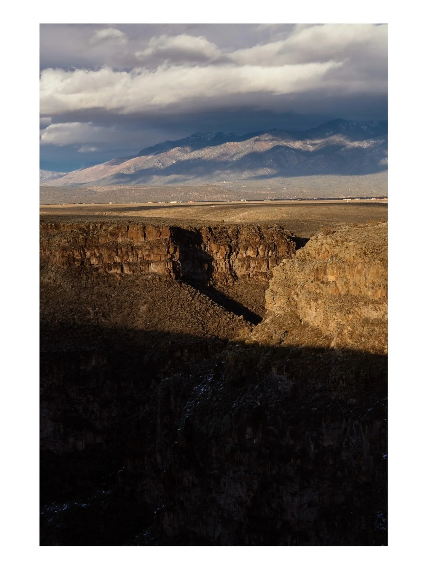 The Light in Taos New Mexico. @nomadicsonglines
.
.
.
.
.

#landscapelover #newmexico #taos #mountainlight #nature #mountains #wheelerpeak #pueblopeak #mesa #redtailedhawk #hikingadventures #hikemore #landscapephotography #toptravelspot #travels #nat
