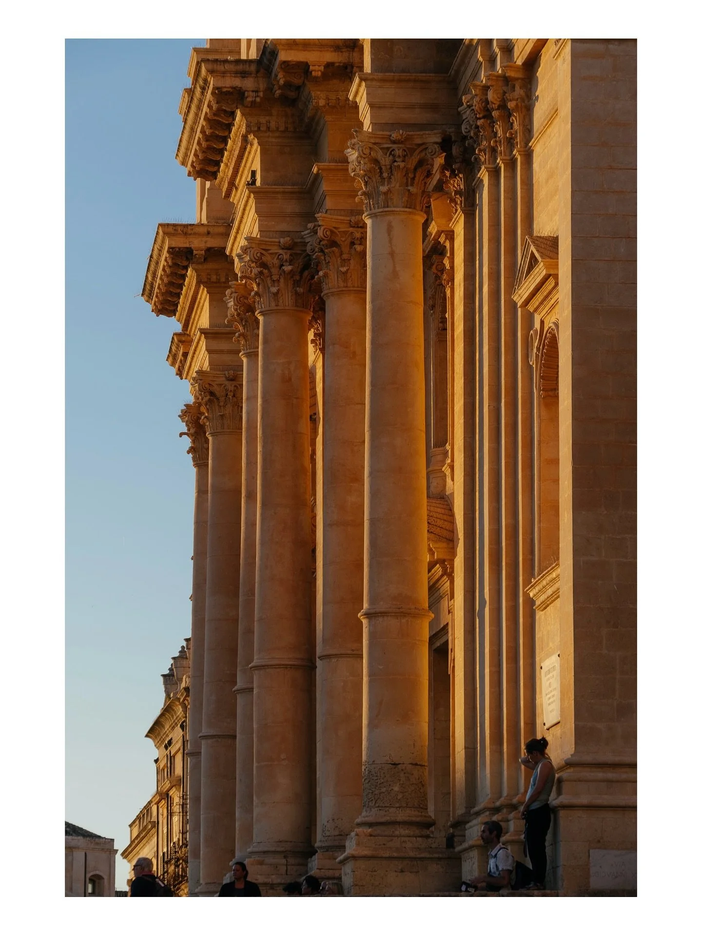 The Luminous Noto. @nomadicsonglines 
.
.
.
.
.
.
.
#noto #baroccosiciliano #SicilianBaroque #goldenlight #NotoUnesco #unescoworldheritage #sicilia #sicily #travelphotography #sardegna #italy #italia #travellover #summerinitaly #italiansummer #toptra