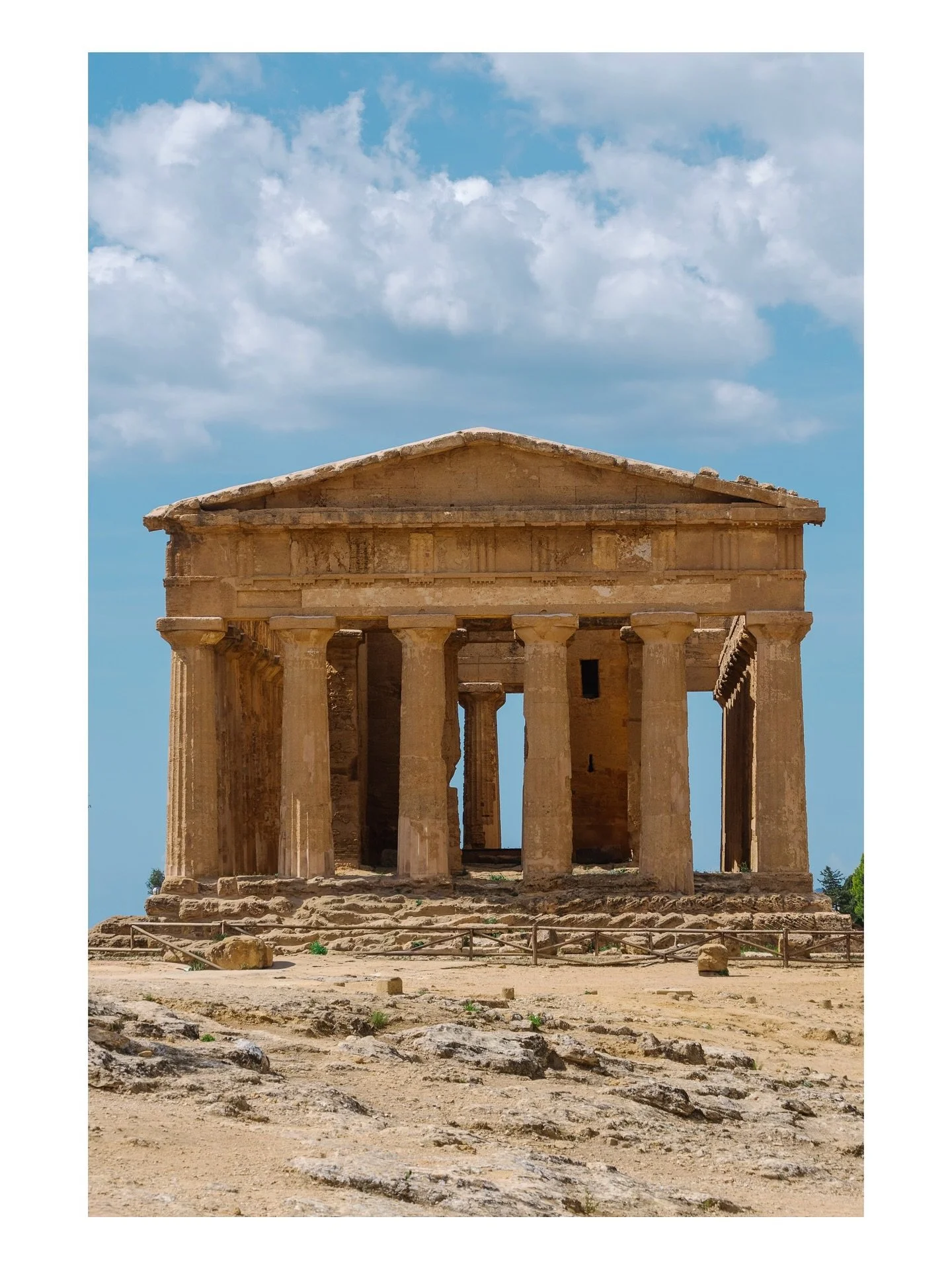La Valle dei Templi, Agrigento, original music: Tsankawi
.
.
.
.
.
.
.
#agrigento #girgenti #akragas #concordia #era #atena #archeology #sicilia #sicily #travelphotography #sardegna #italy #italia #travellover  #summerinitaly #italiansummer #toptrave