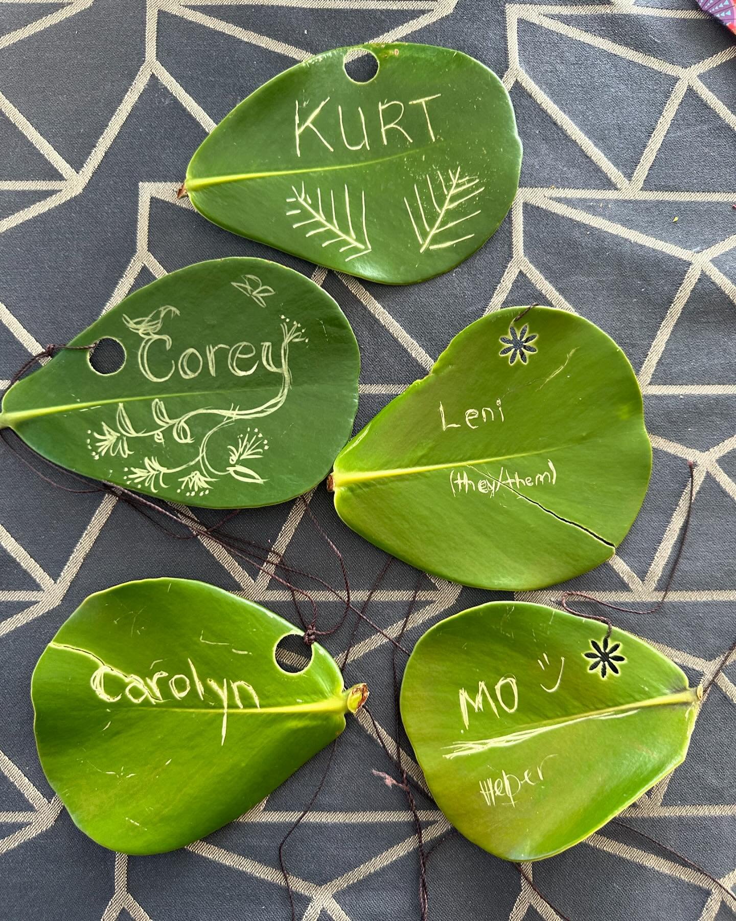 A fun idea from our Co-Founder @corinnetakara. We used the leaves of the autograph tree, which is an invasive plant, to create name tags! 

What are other creative ways we can reuse invasive plants once they&rsquo;ve been removed? 🤔💭

Autograph tre