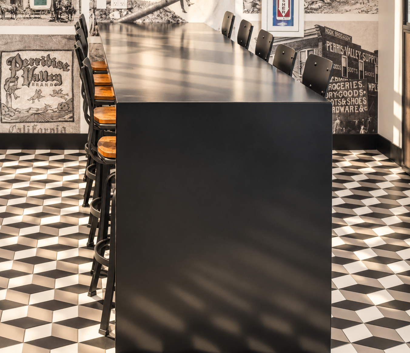 METAL L-Table