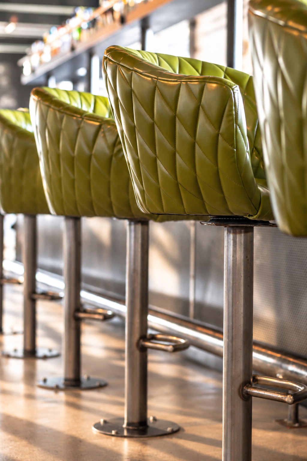 RETRO Swivel Barstool