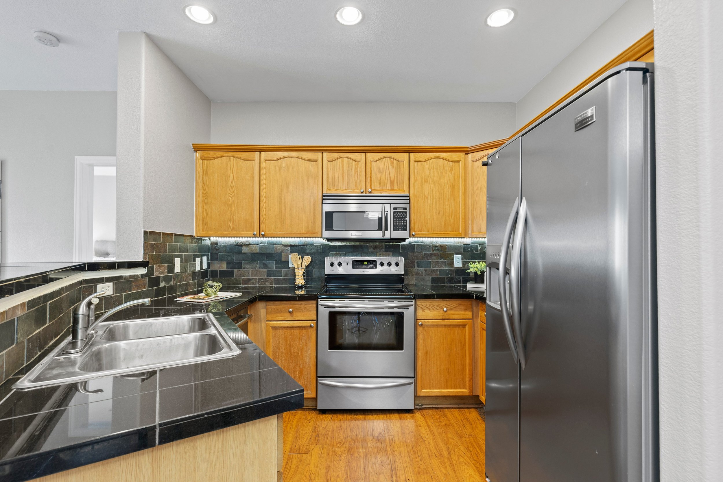 Kitchen 2.jpg