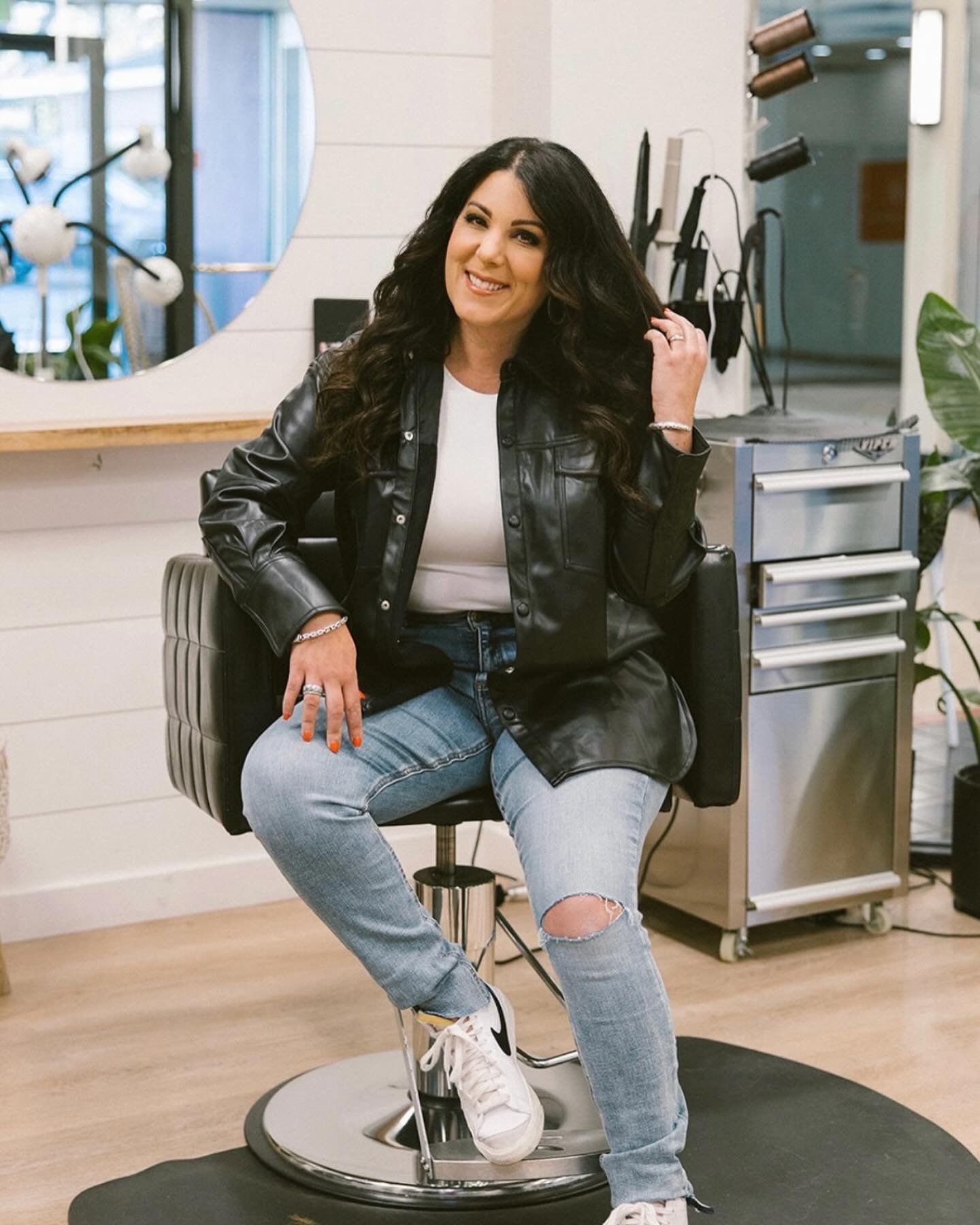 I see a lot of new faces that I&rsquo;ve loved meeting and connecting with on here!

Just a little about me&hellip;

I&rsquo;m a salon owner and full time stylist behind the chair along with being a Cutting Educator for @invisiblebeadextensions. On t