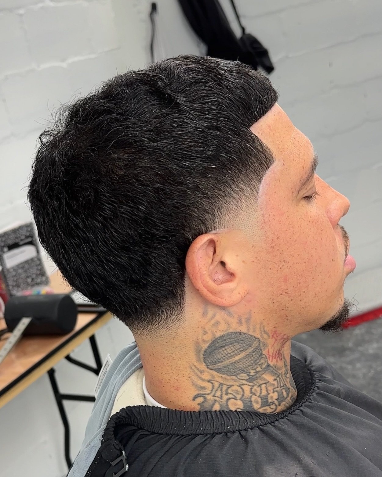 @shearfades ⚔️

#barbers #barberlessons #barberrespect #barberworld  #barberclips #barberlifestyle #barbernation #IsolatedDynasty #barberlifestyle #barber #haircut #barberstylist #kentuckybarber #barberpost #skinfade #louisvillebarber #menshair #barb