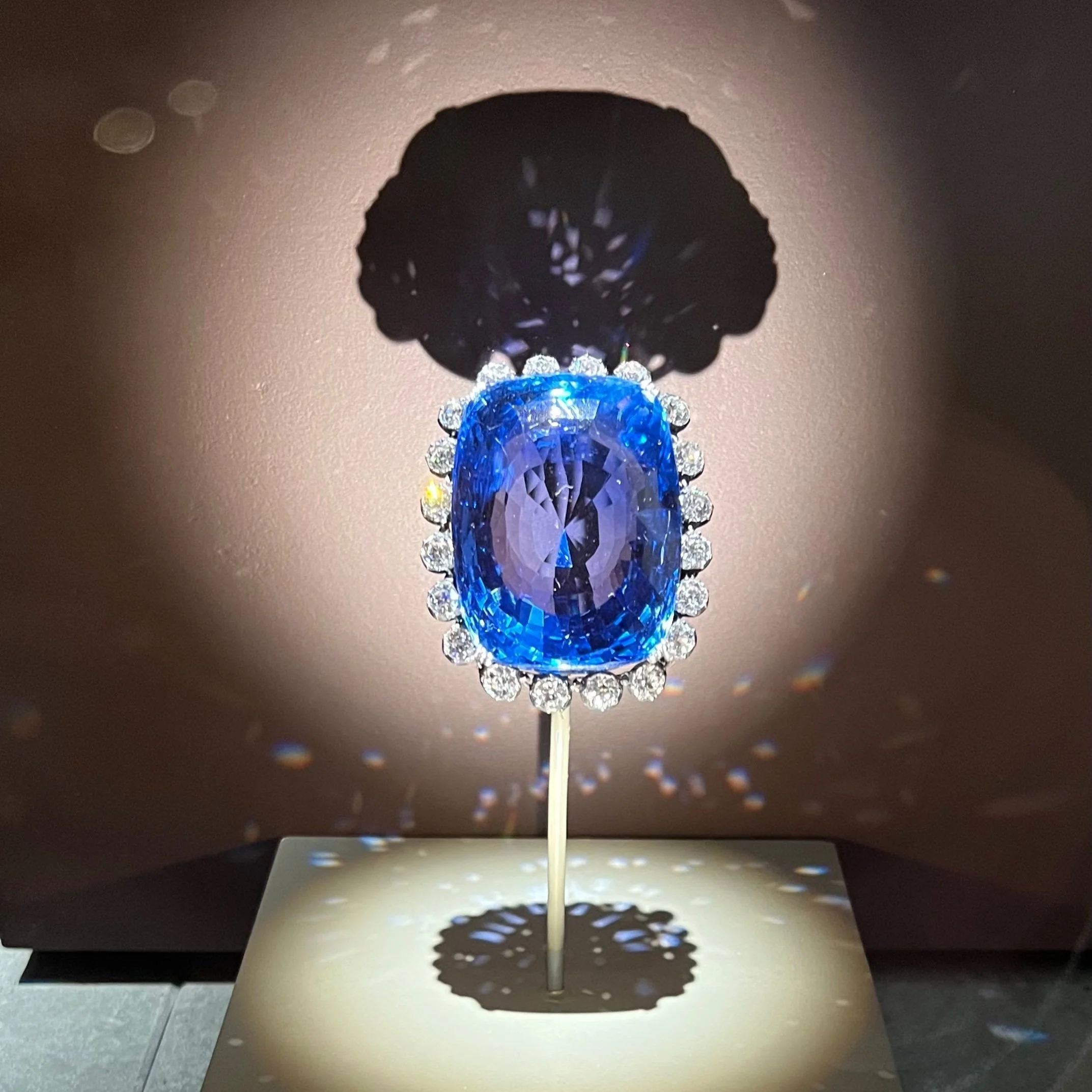 JEWELS MAKING HISTORY: The Smithsonian NHNM Gems & Minerals