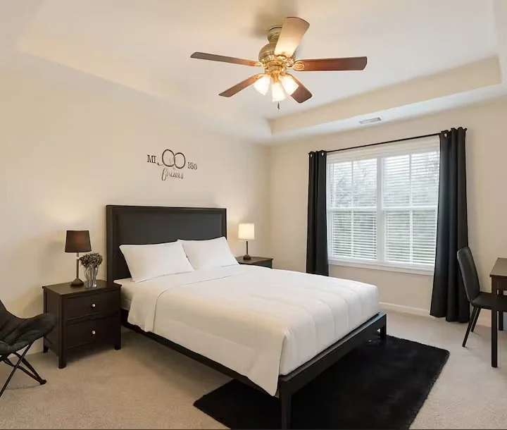 Welcome to the Black room! The color Black symbolizes power and elegance! Enjoy the queen size bed, flatscreen tv, natural sunlight, wall mirror, Vanity Makeup area & seating for one! Store your belongings in the two walk-in closets. 