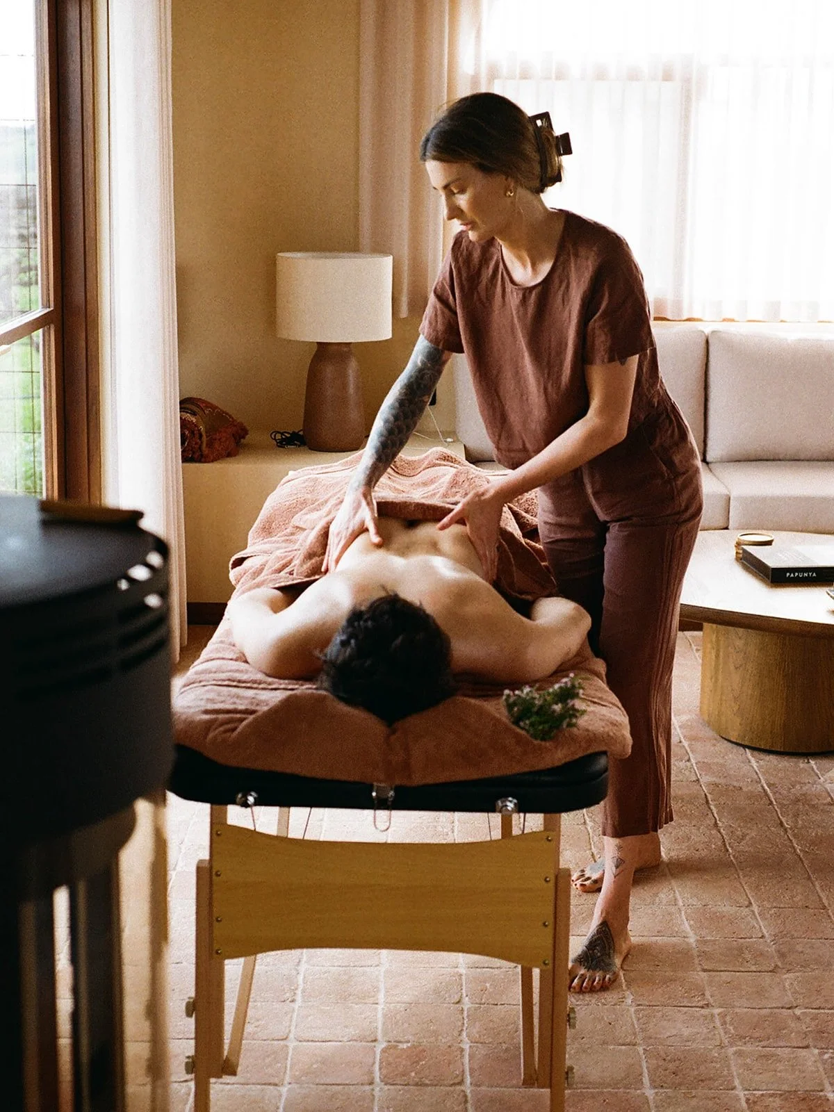 Melt away and experience tranquility with a luxurious, full body massage, without leaving your retreat. Email us today.
Film by @sianasiliquini